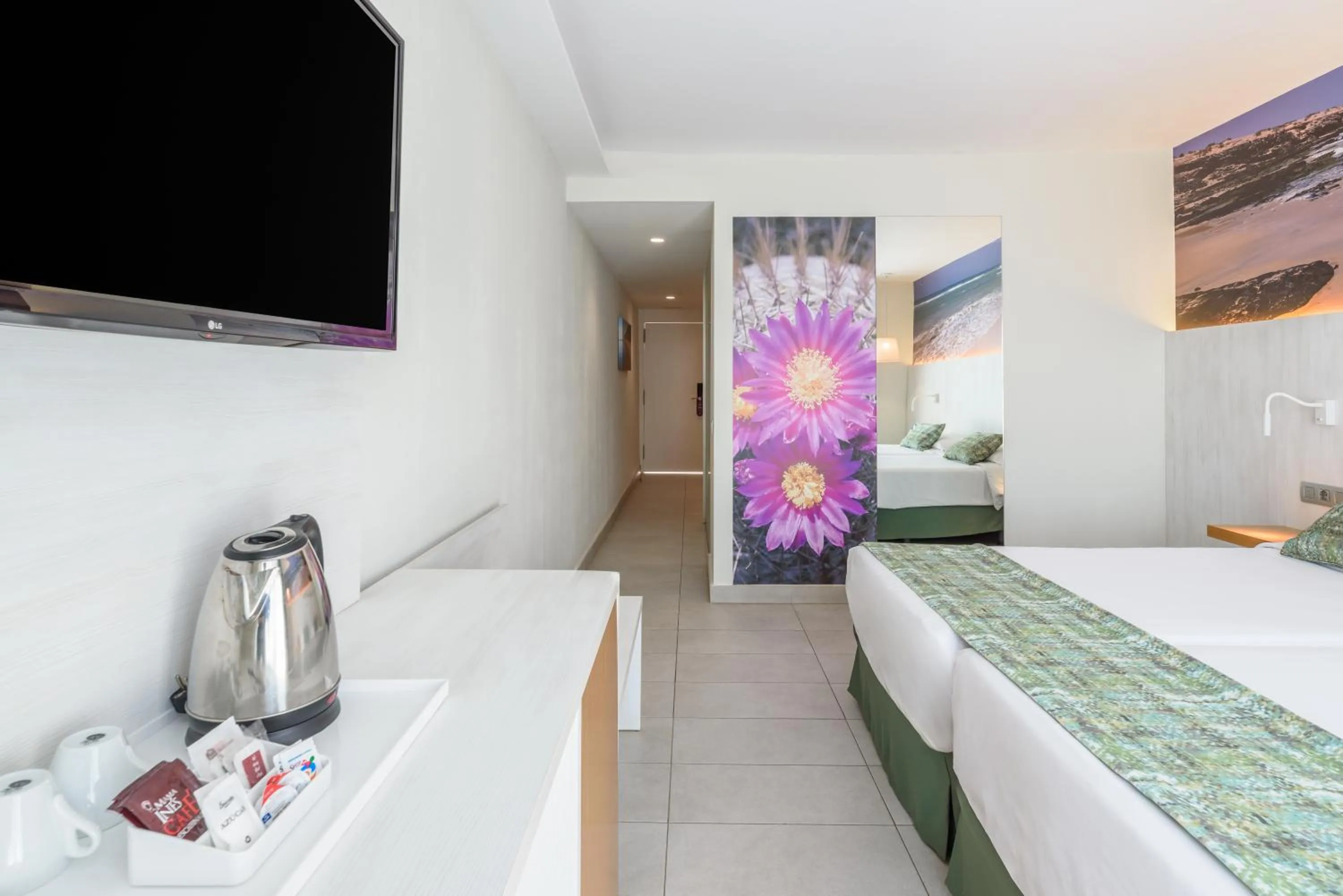 Photo of the whole room, Bed in FERGUS Cactus Garden