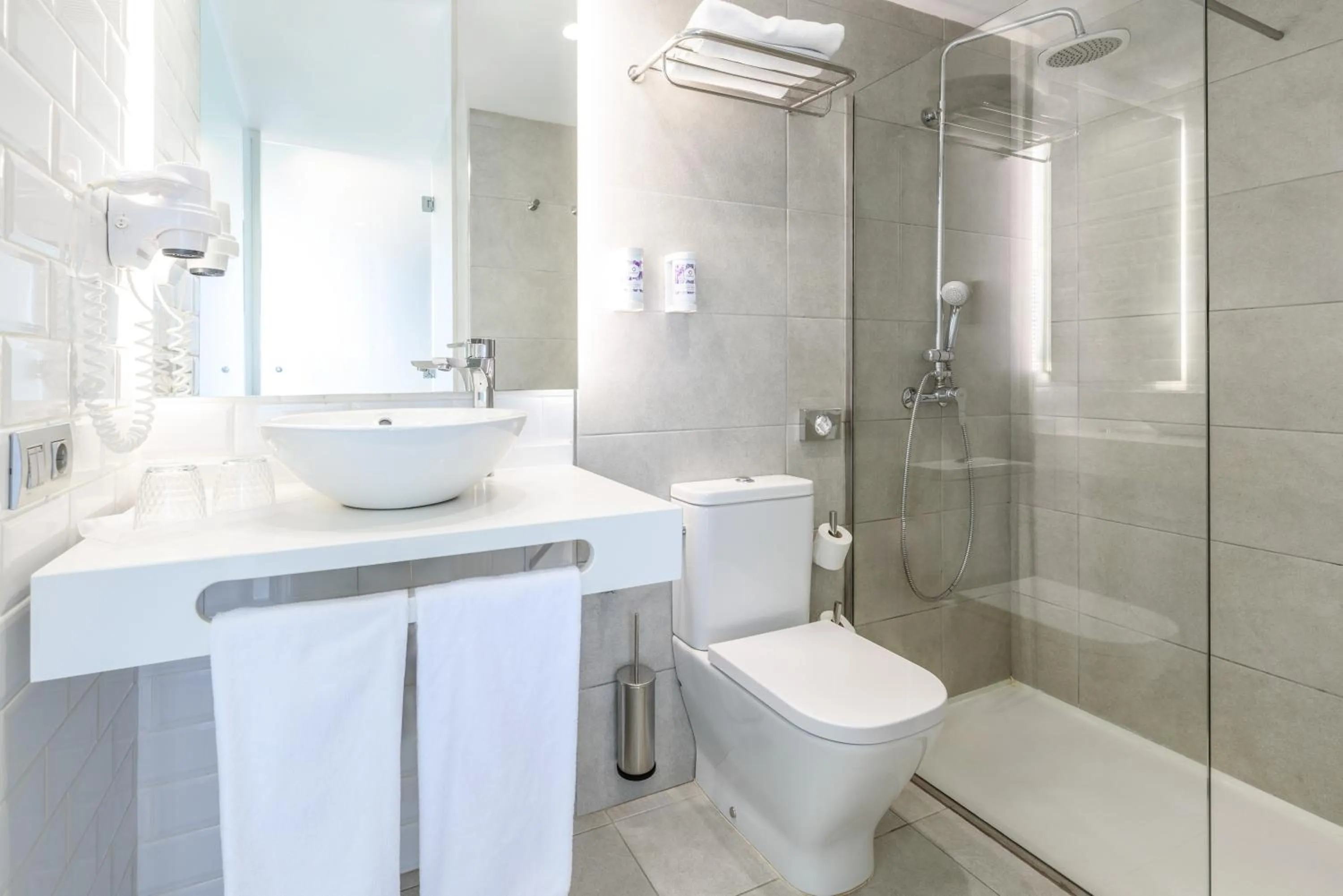 Bathroom in FERGUS Cactus Garden