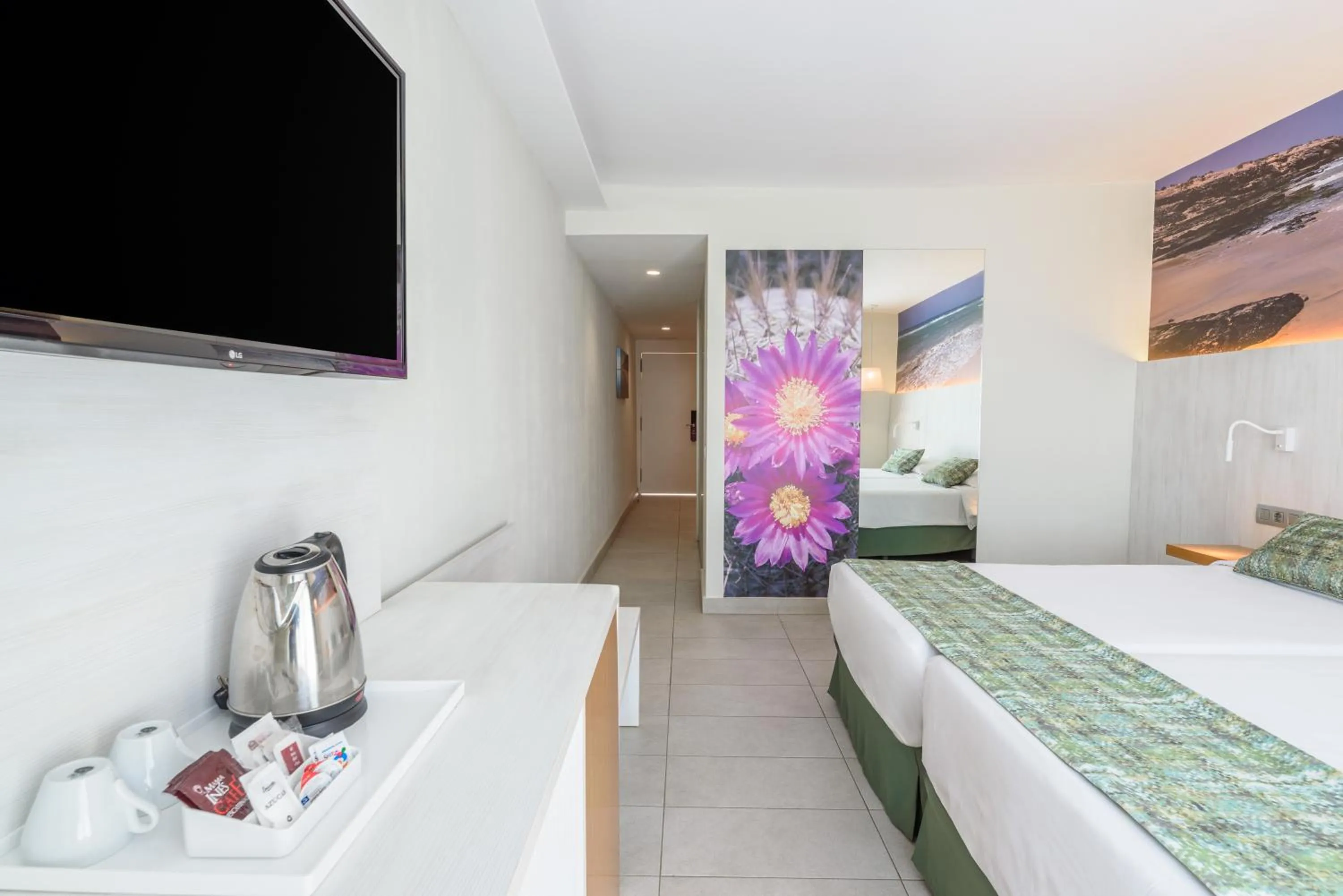 Photo of the whole room, Bed in FERGUS Cactus Garden