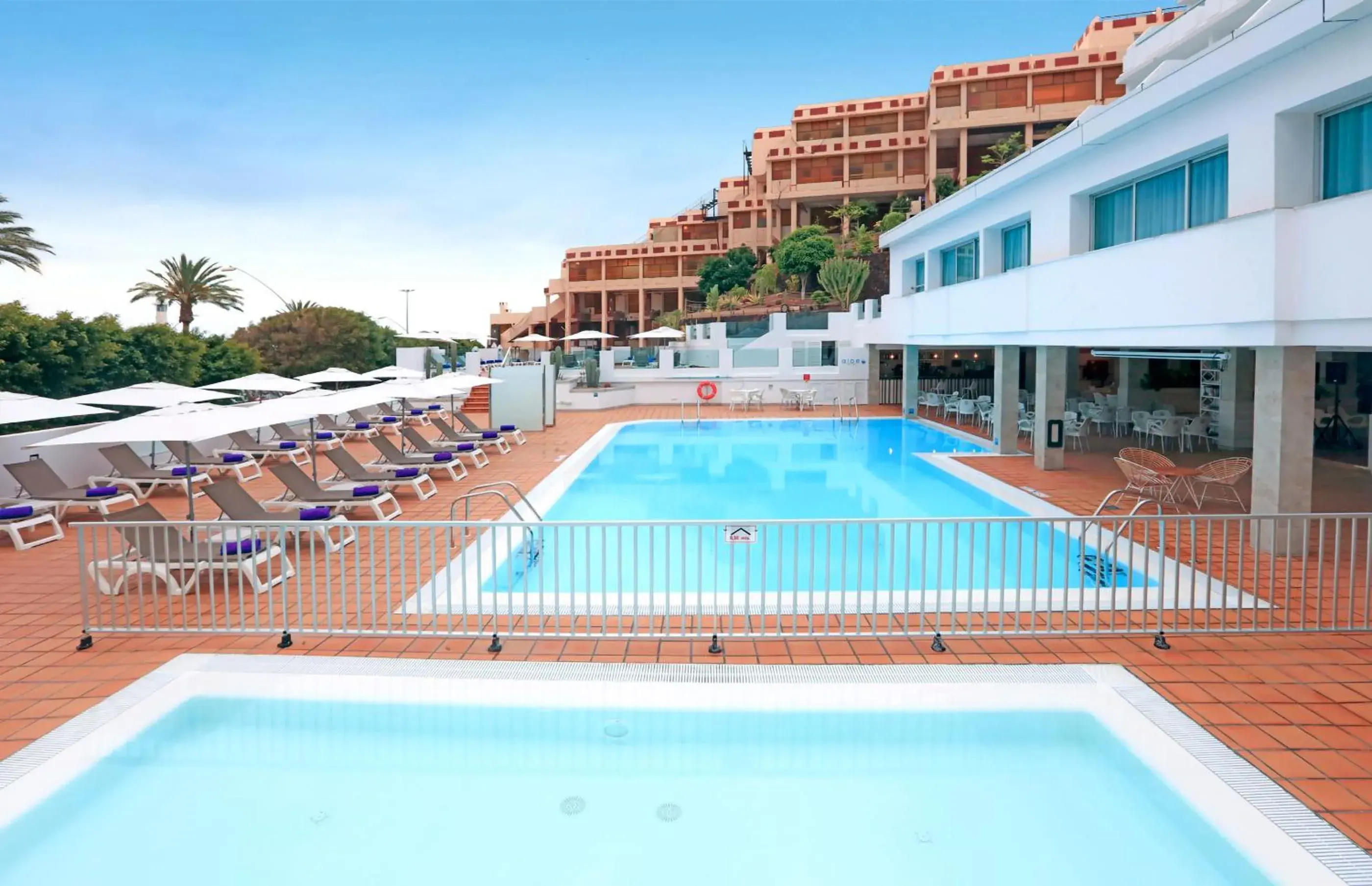 Swimming pool in FERGUS Cactus Garden Swimming pool in FERGUS Cactus Garden