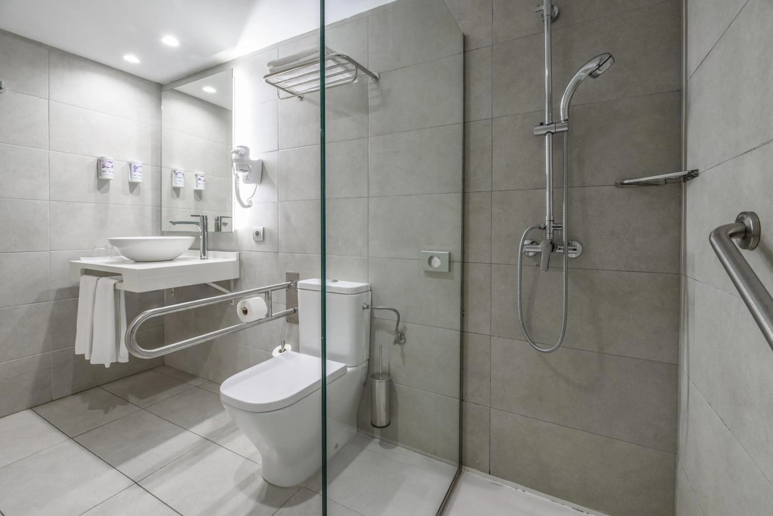 Bathroom in FERGUS Cactus Garden