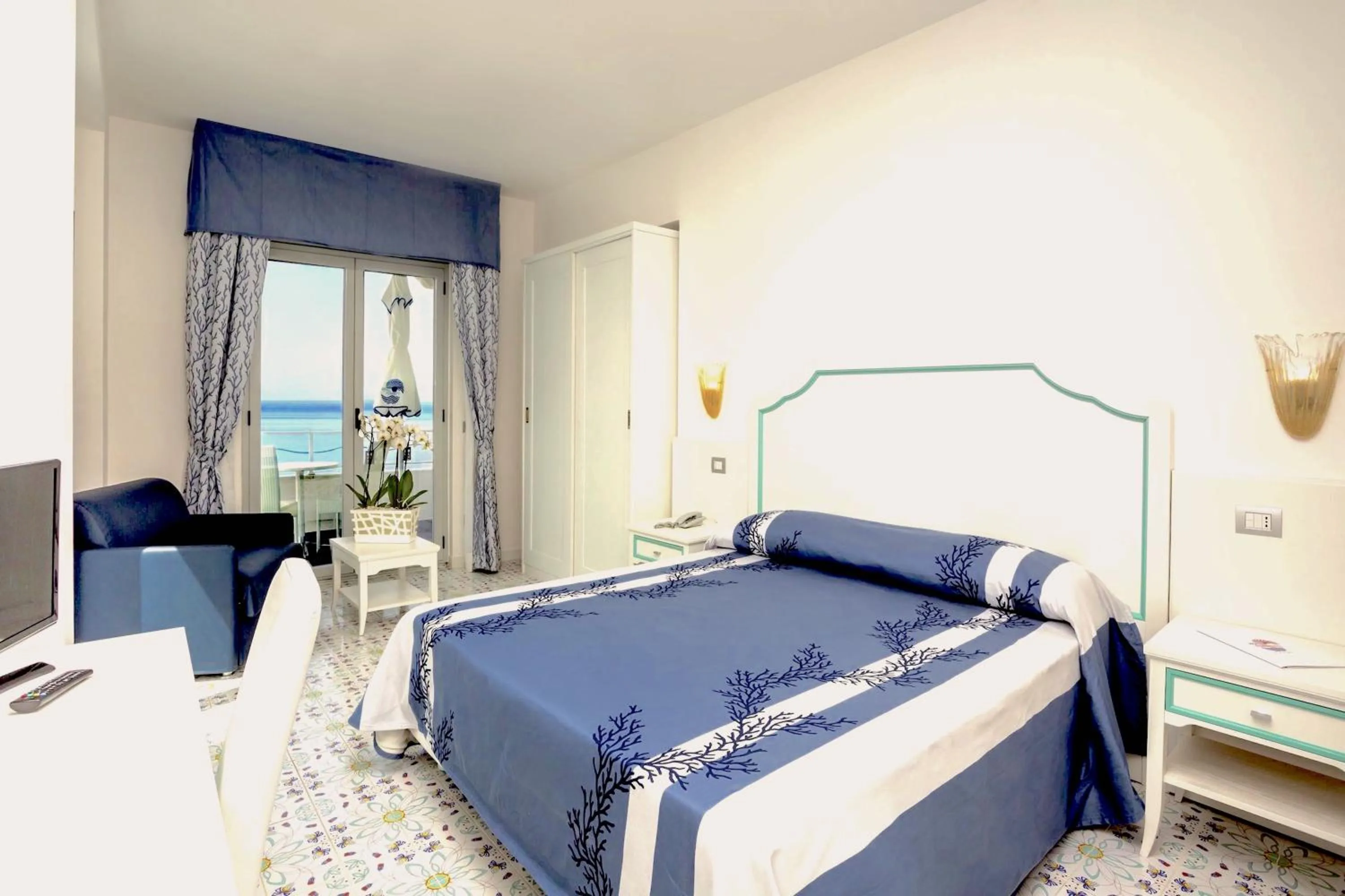 Comfort Double Room with Sea View in Hotel Ferretti