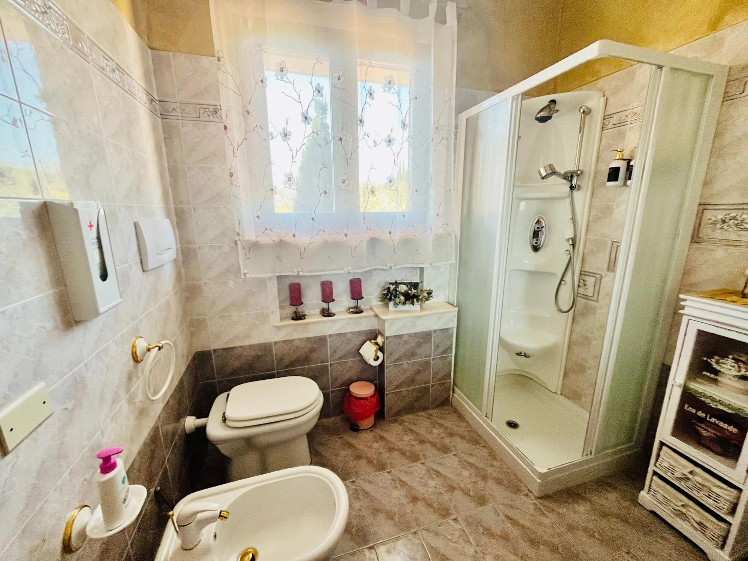 Shower in La Mammola Bed&Breakfast