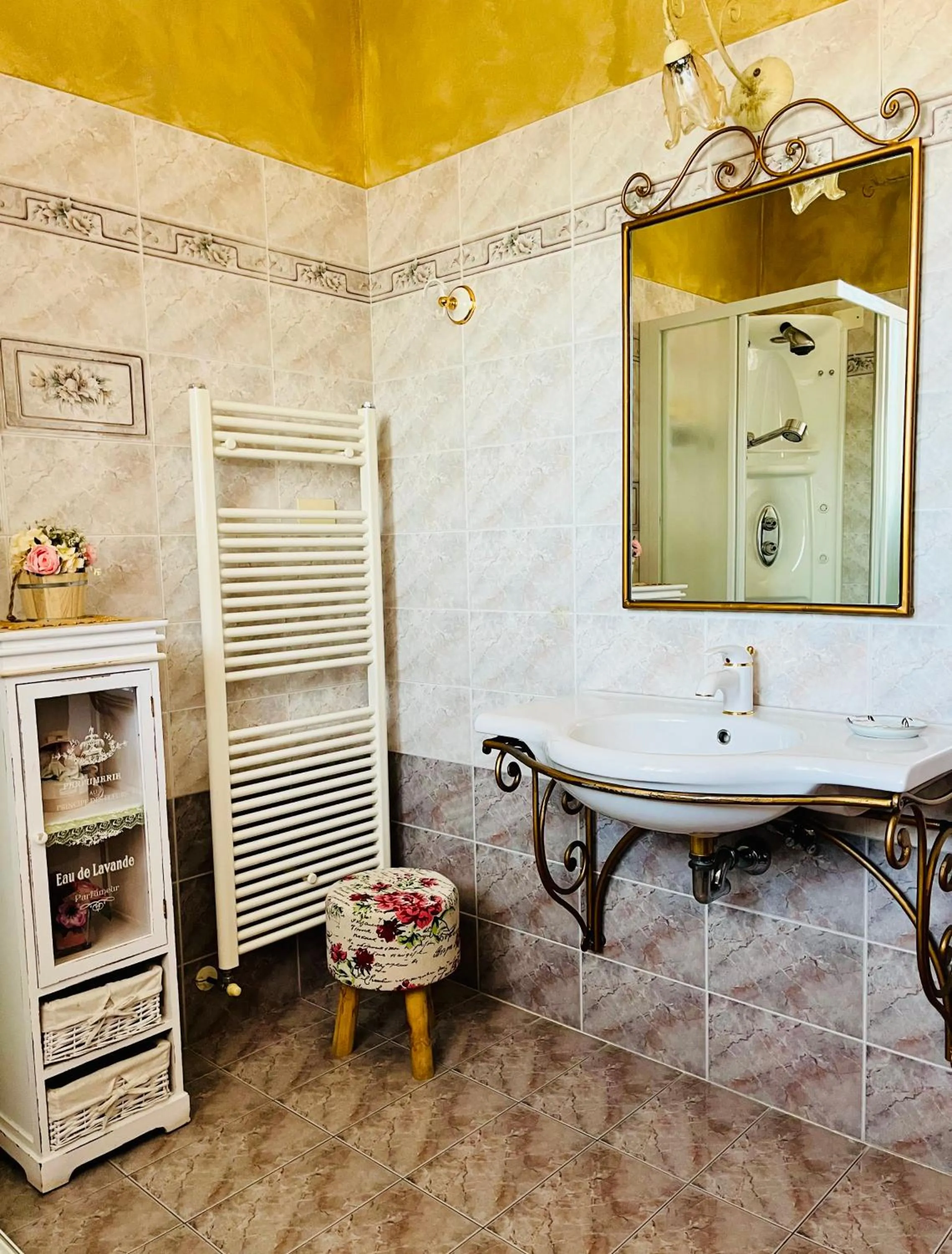 Bathroom in La Mammola Bed&Breakfast