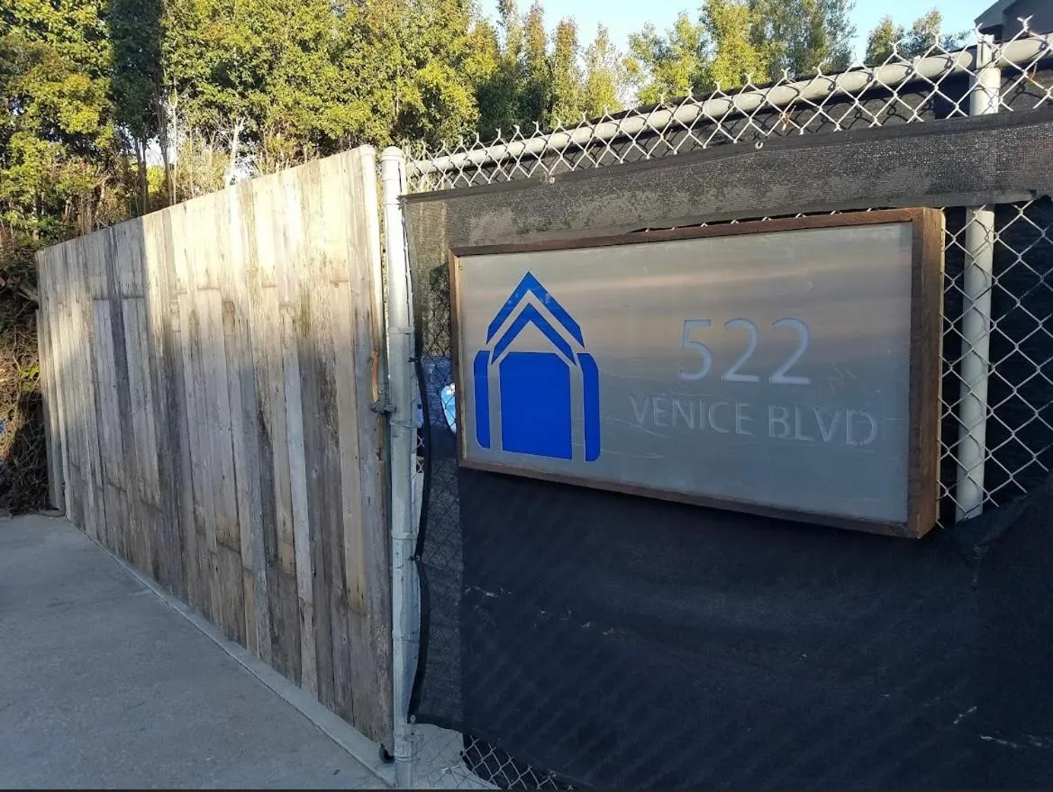 Property Logo/Sign in PodShare Venice