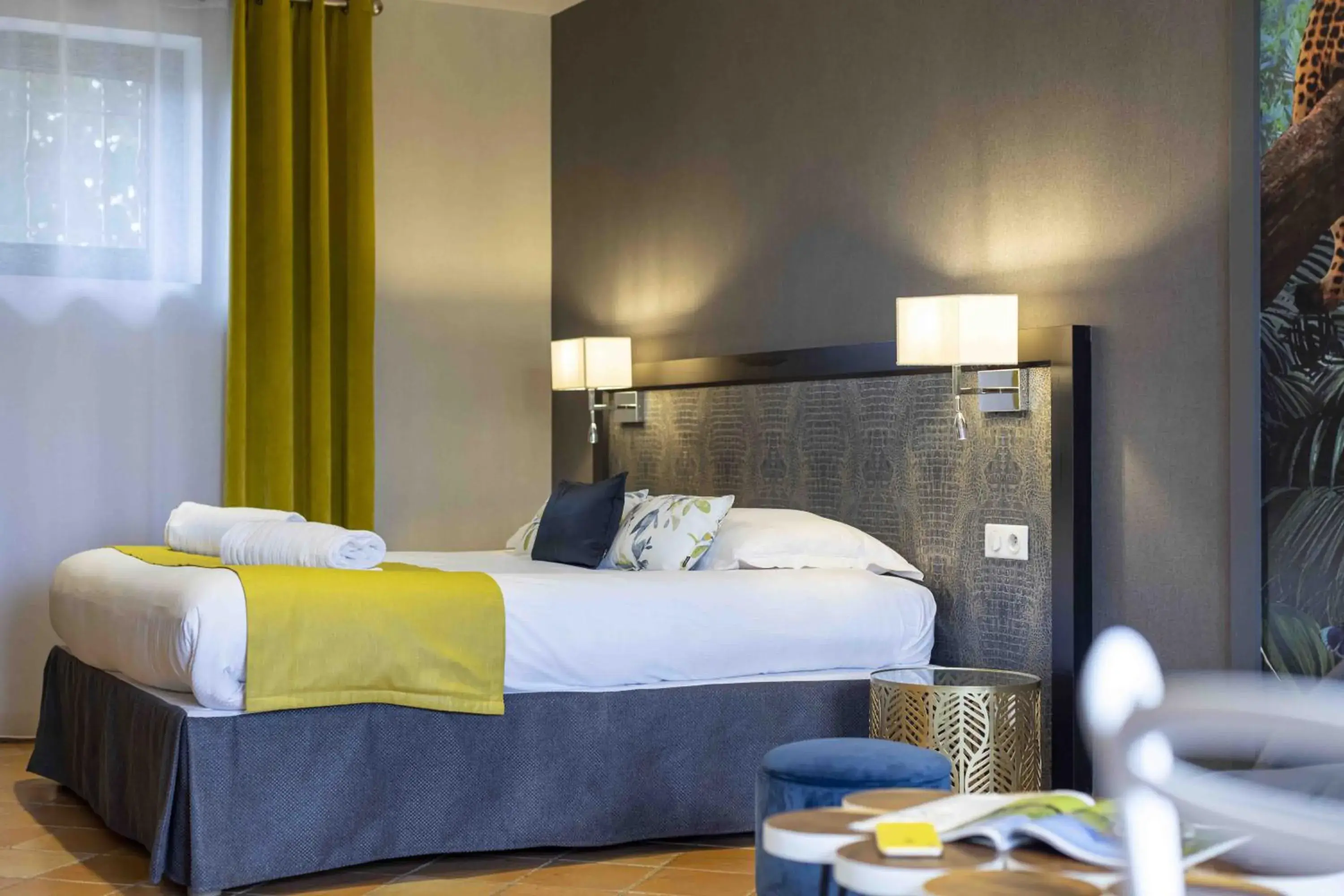 Bedroom, Bed in Hotel Les Suites - Domaine de Crécy Bedroom, Bed in Hotel Les Suites - Domaine de Crécy