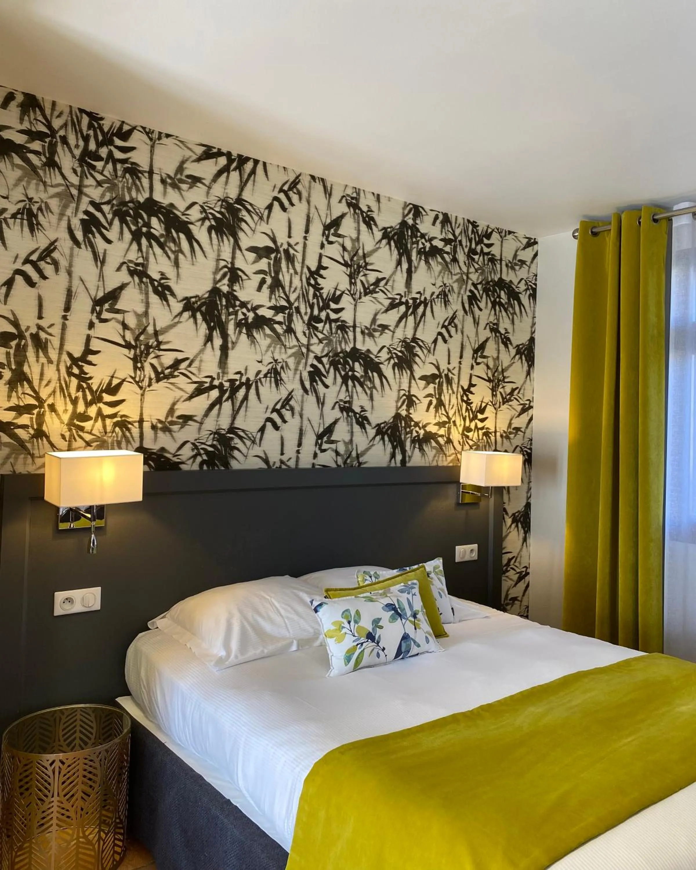 Bedroom, Bed in Hotel Les Suites - Domaine de Crécy