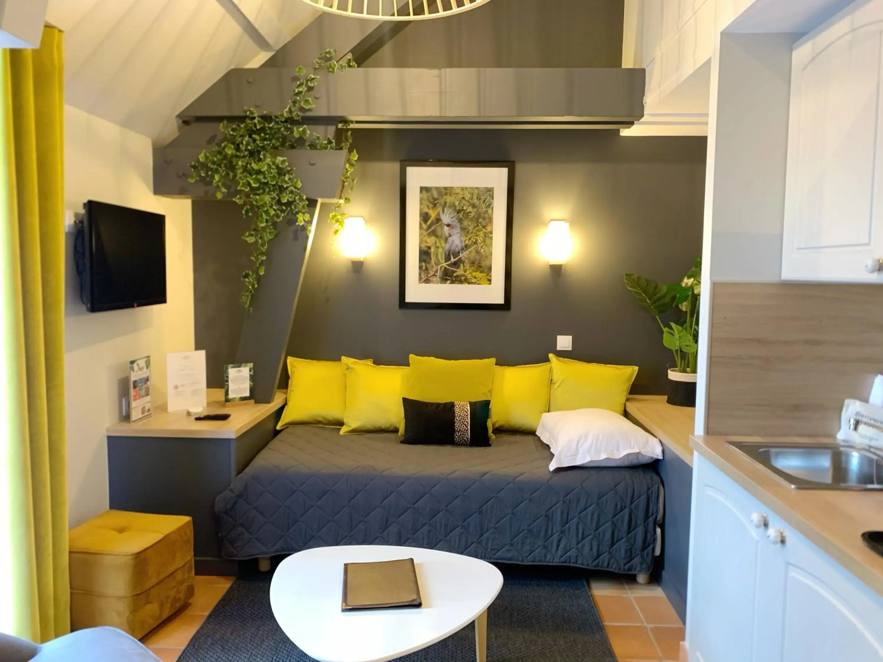 Bed in Hotel Les Suites - Domaine de Crécy Bed in Hotel Les Suites - Domaine de Crécy