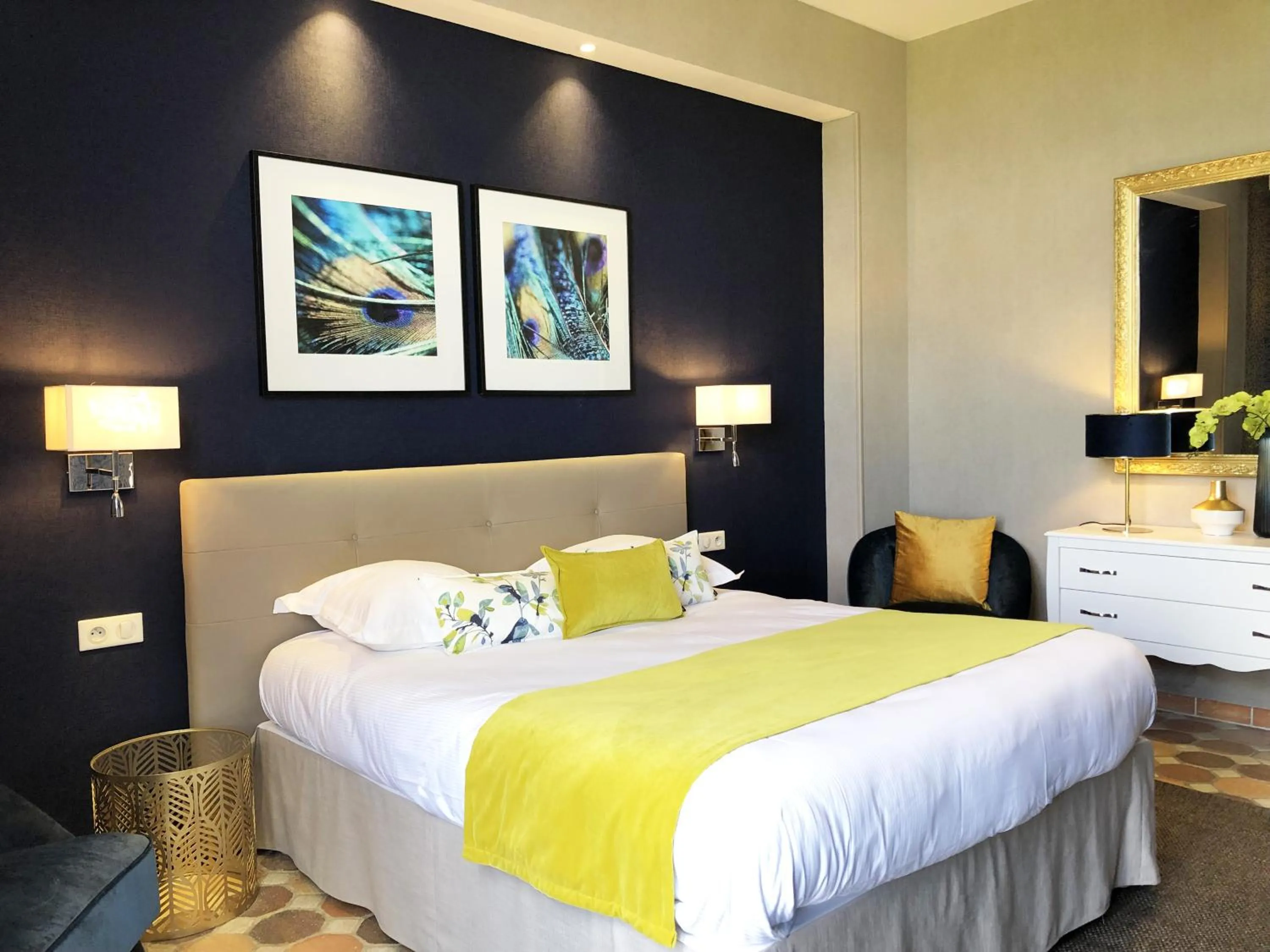 Bed in Hotel Les Suites - Domaine de Crécy