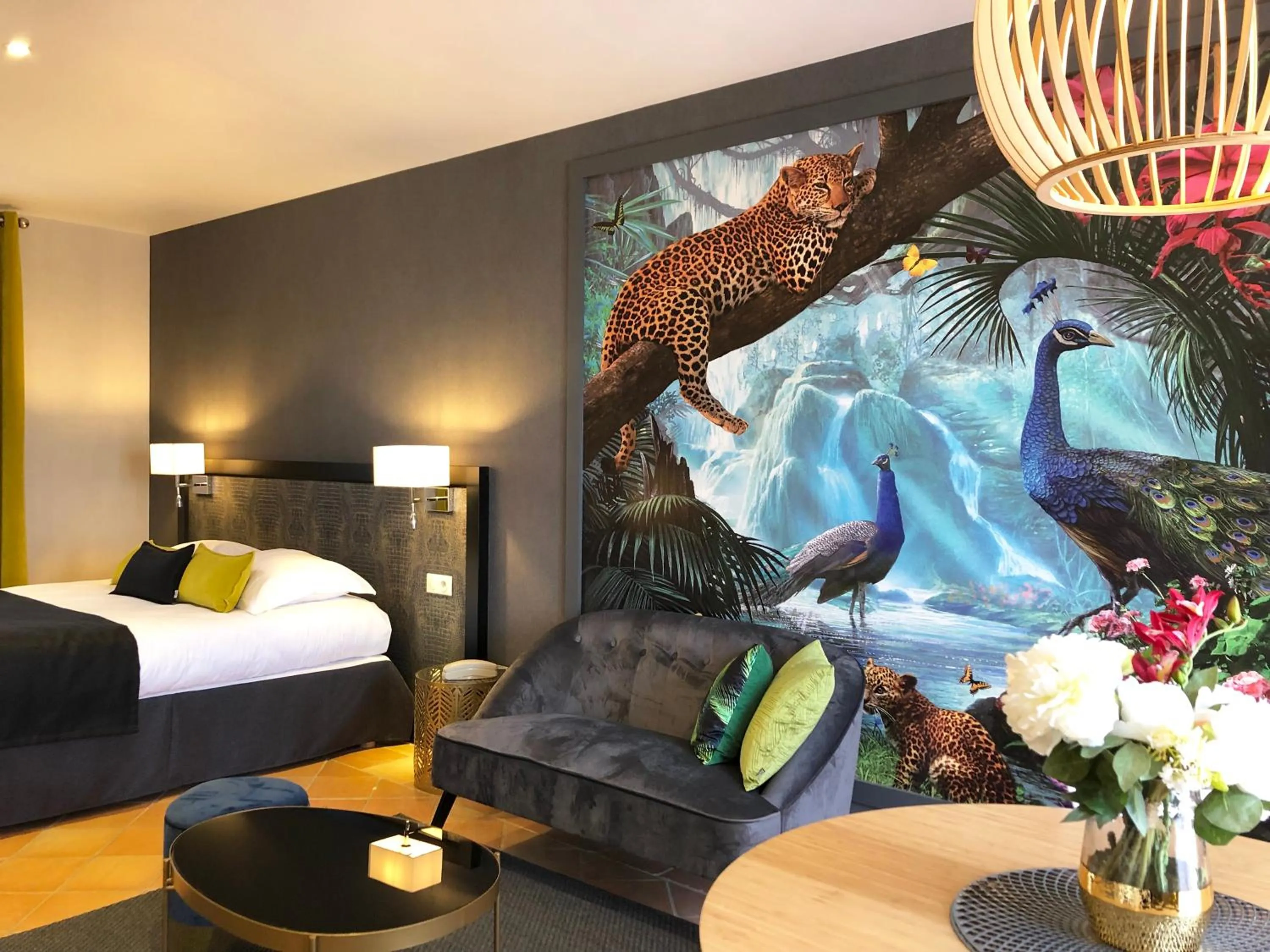 Bed in Hotel Les Suites - Domaine de Crécy