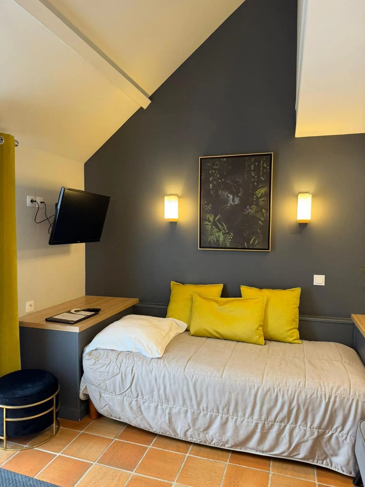 Bed in Hotel Les Suites - Domaine de Crécy