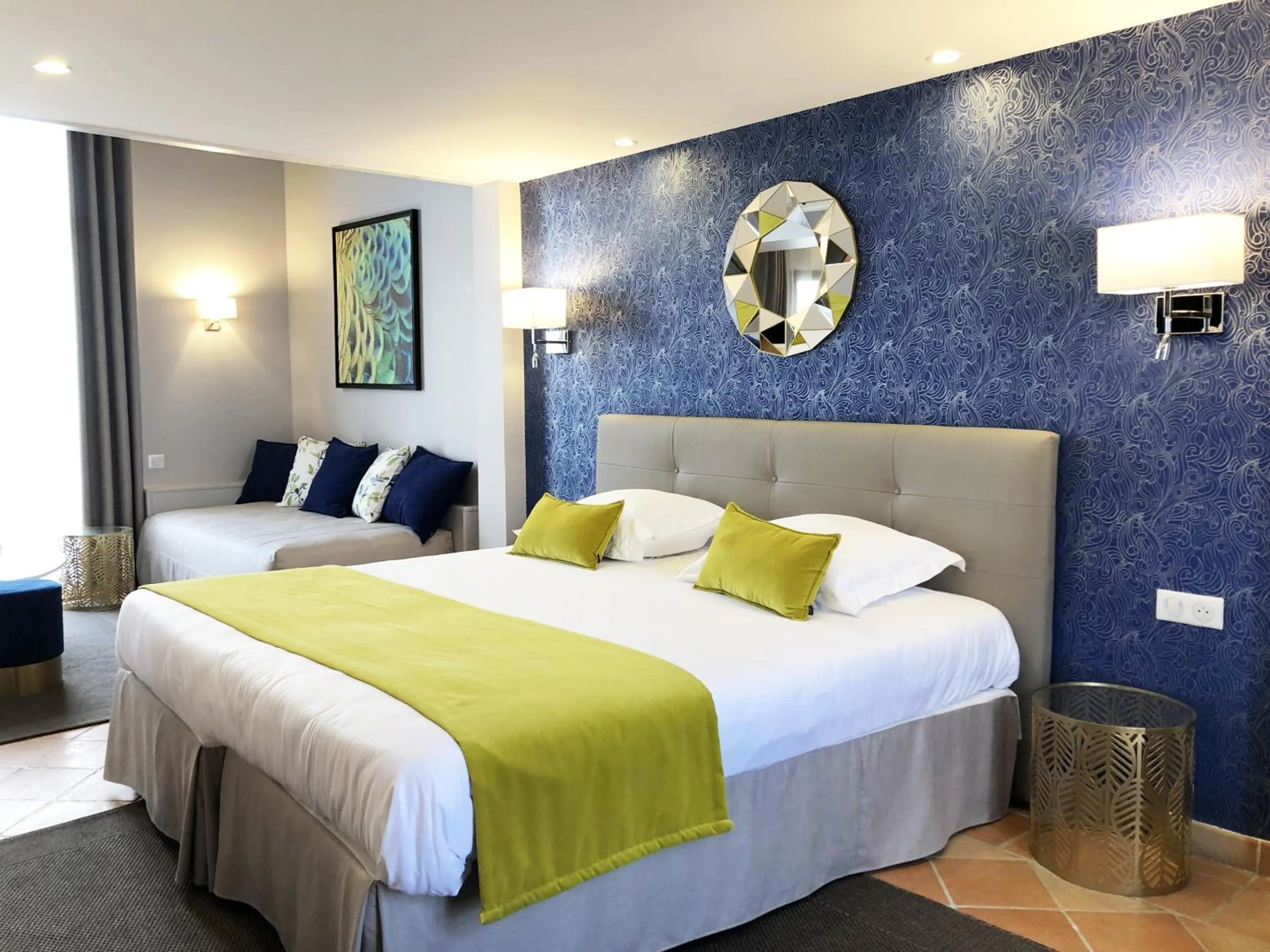 Bed in Hotel Les Suites - Domaine de Crécy