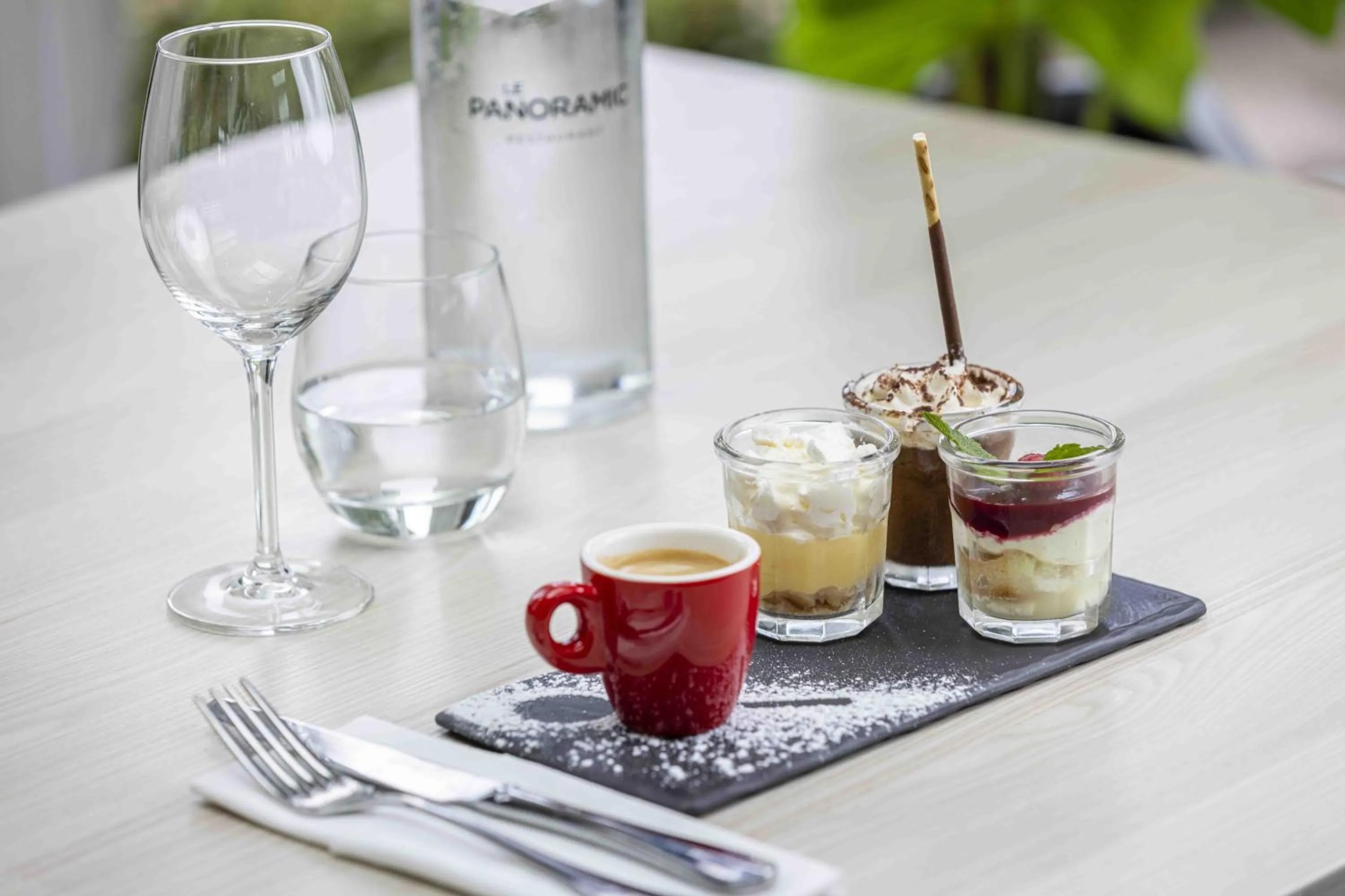 Restaurant/places to eat in Hotel Les Suites - Domaine de Crécy