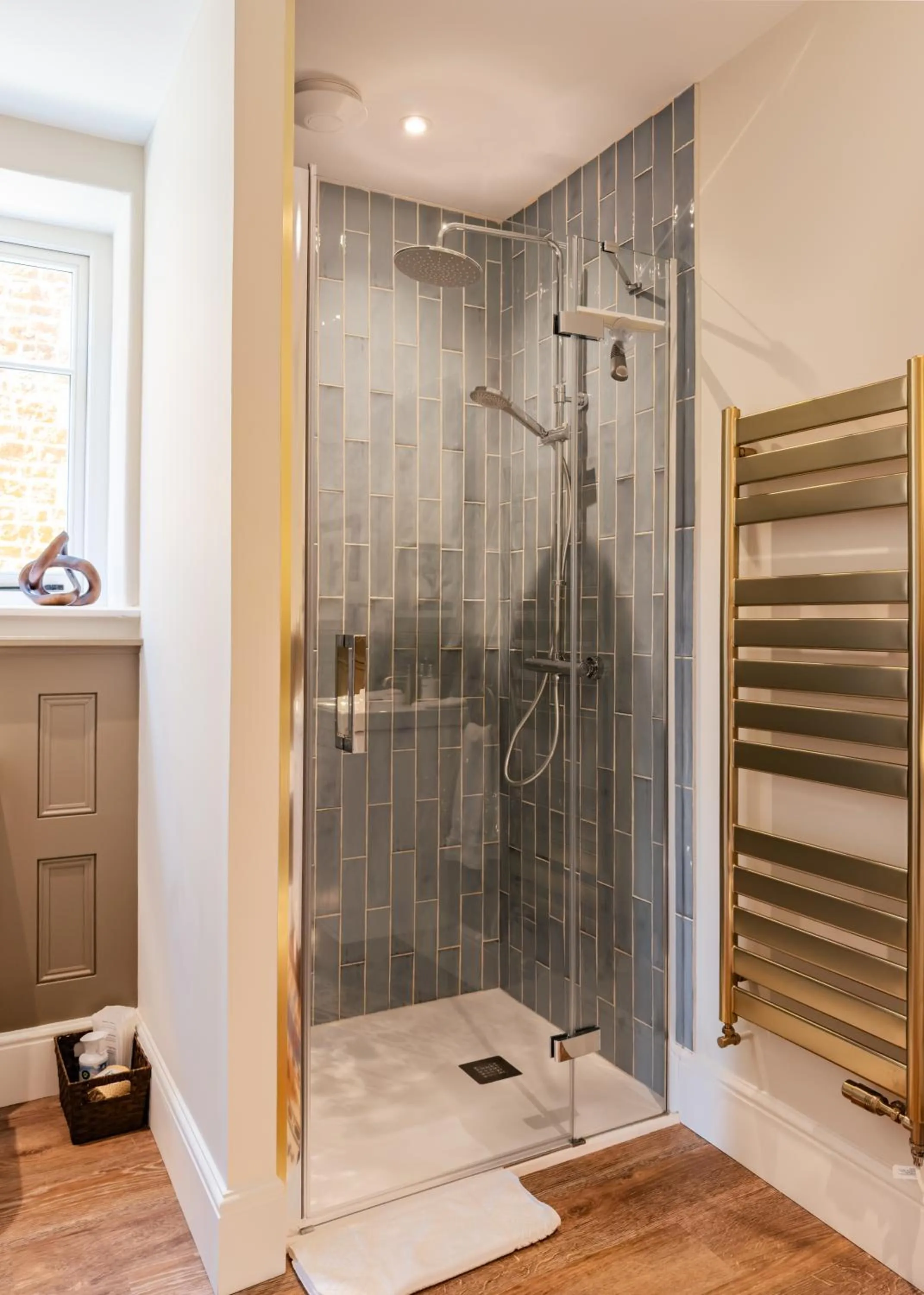 Shower in Cliff Farmhouse B&B Suites