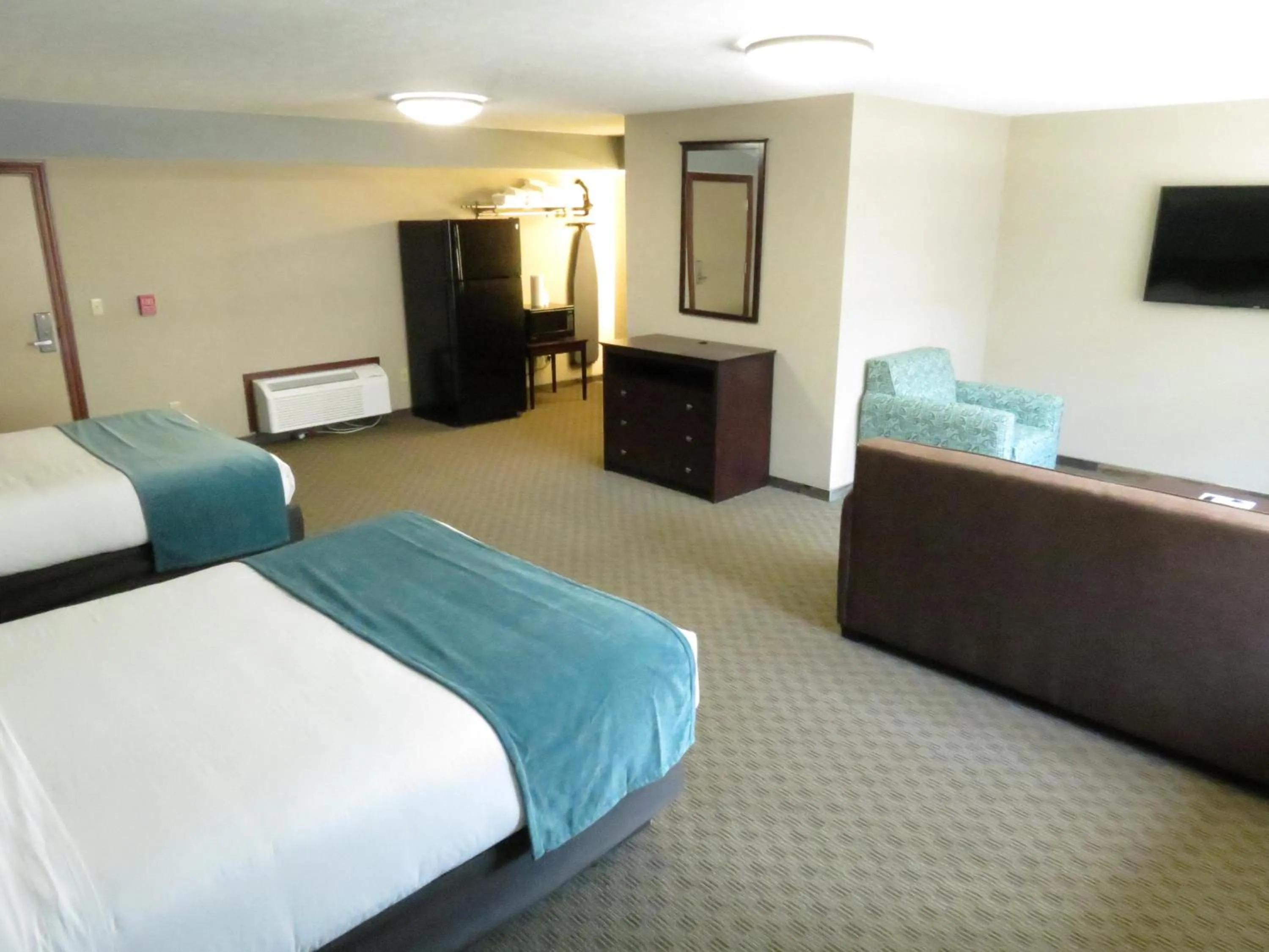 Edgewater Hotel and Suites