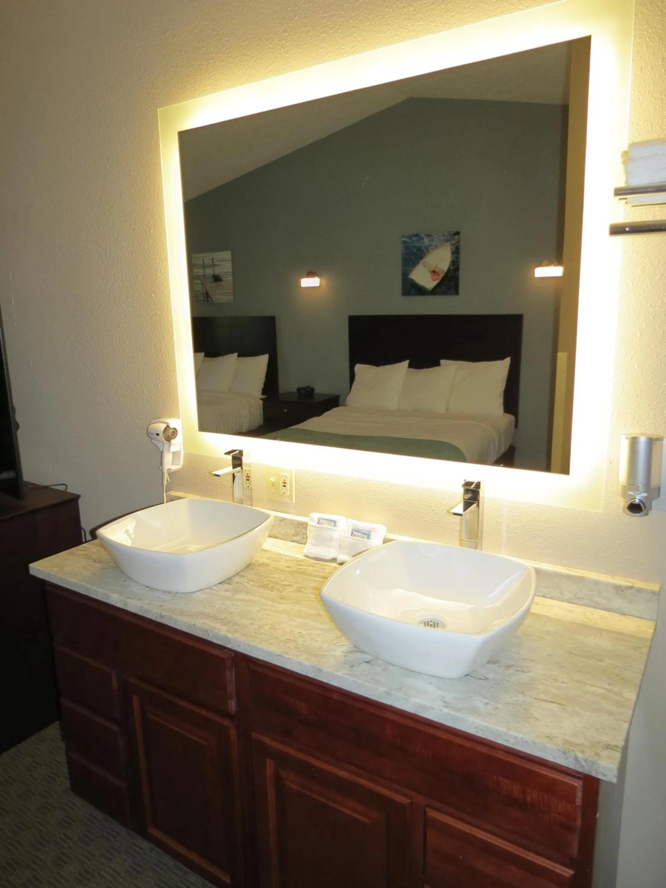 Edgewater Hotel and Suites