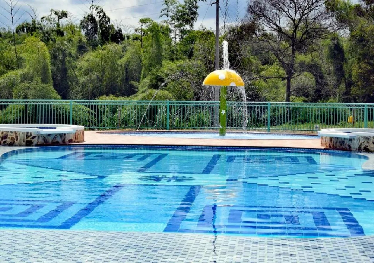 Swimming pool in Hotel Campestre Paraiso Cafetero
