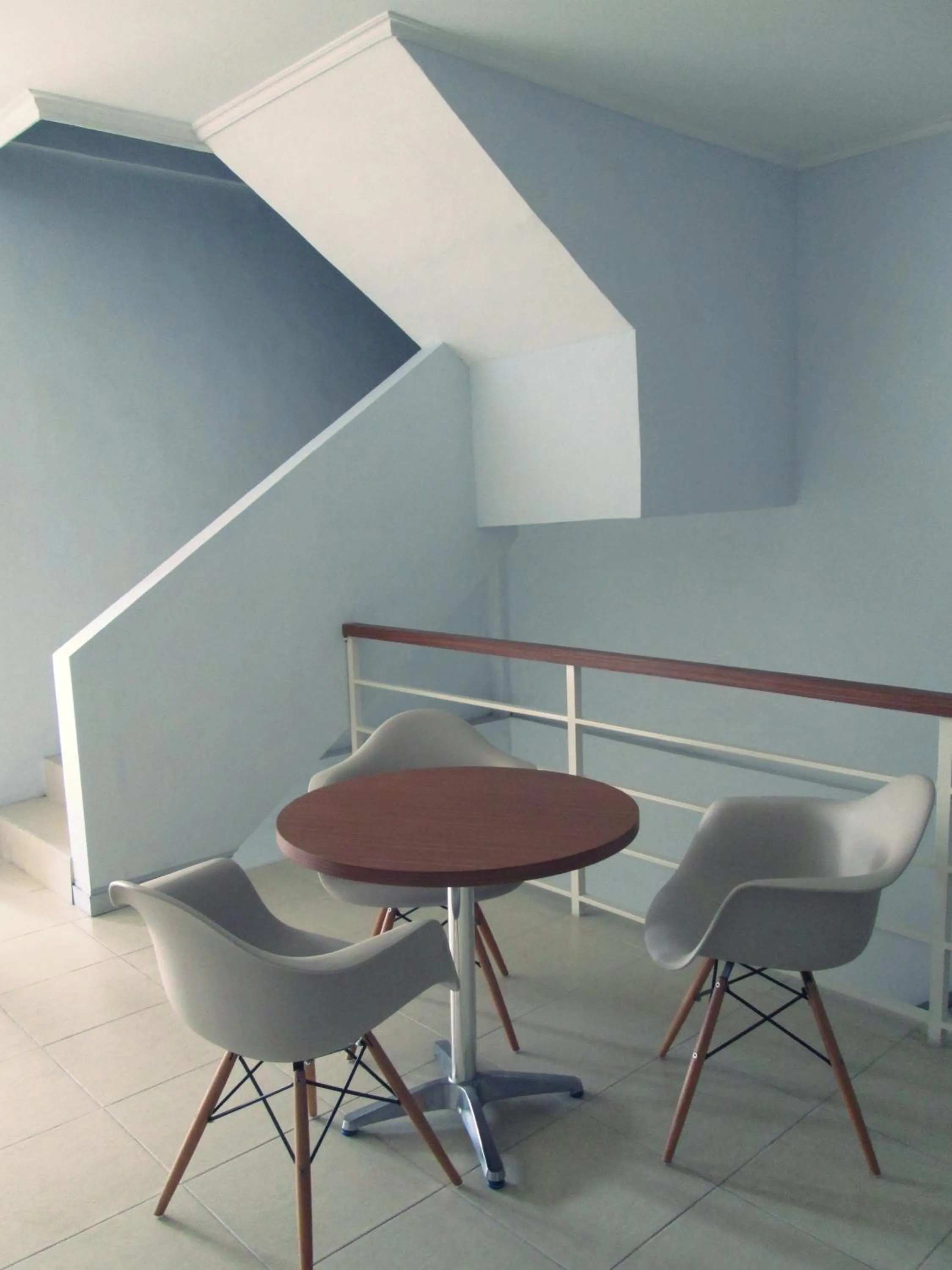 Communal lounge/ TV room in The Alley City Hotel