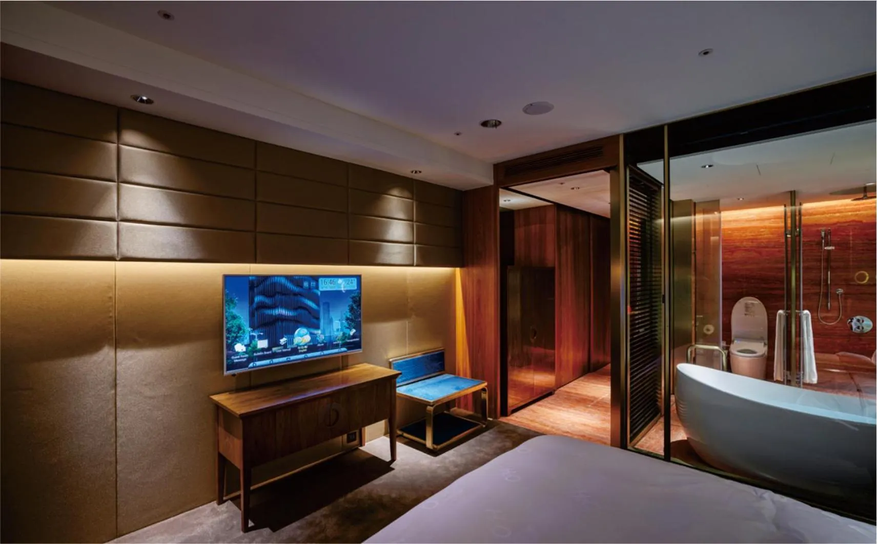 Photo of the whole room, Bed in H2O HOTEL