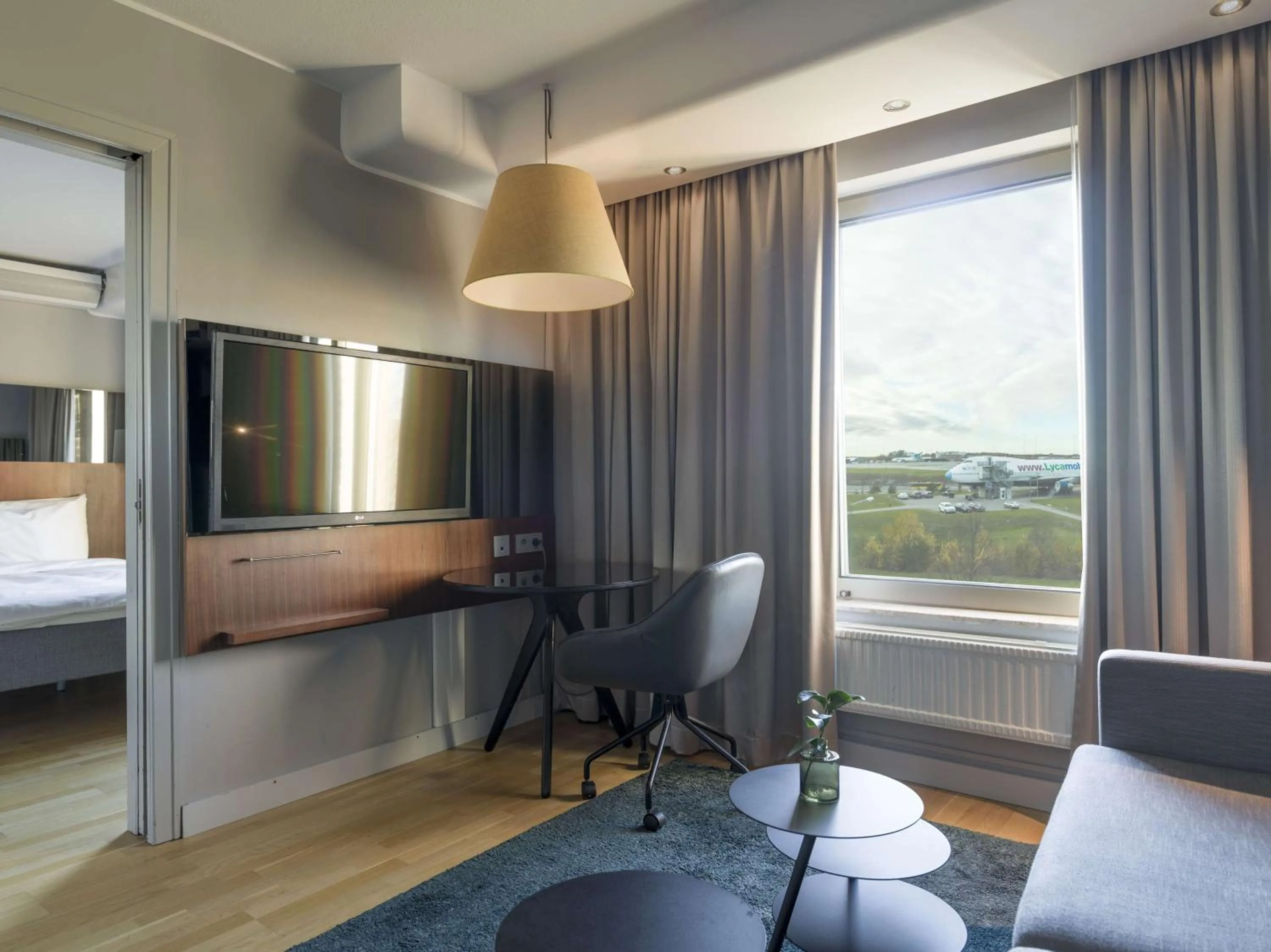 Living room, Bed in Radisson Blu Arlandia Hotel, Stockholm-Arlanda