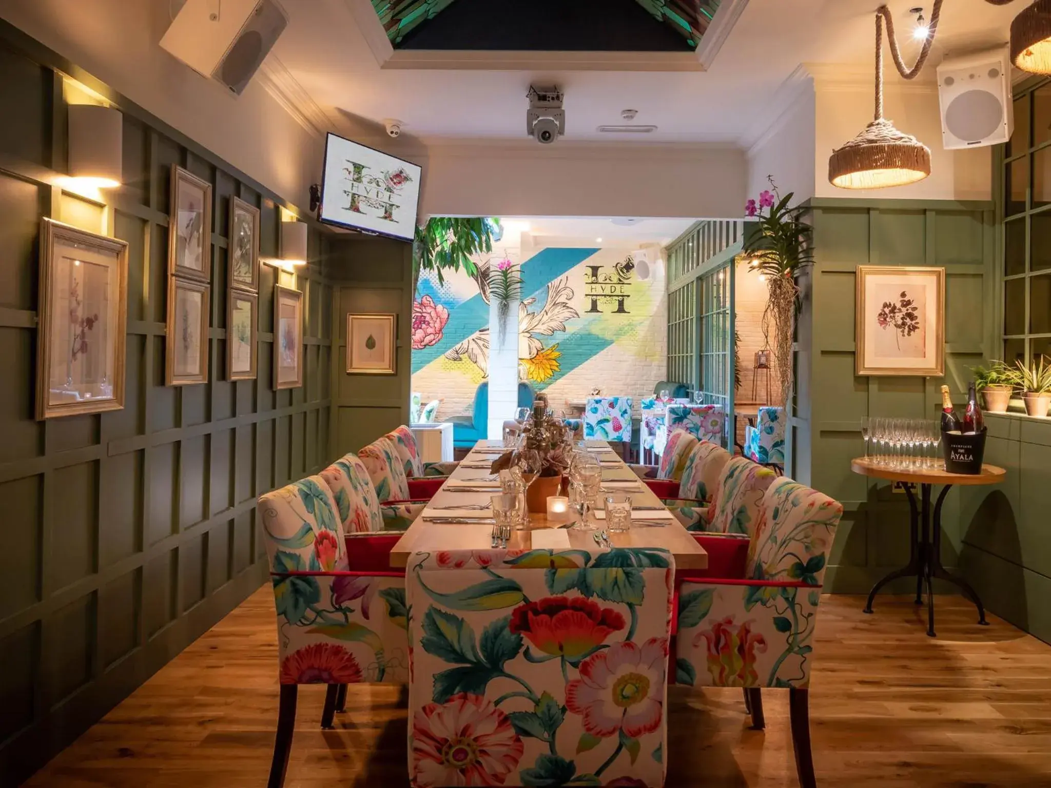 Restaurant/places to eat in HYDE Hotel Restaurant/places to eat in HYDE Hotel