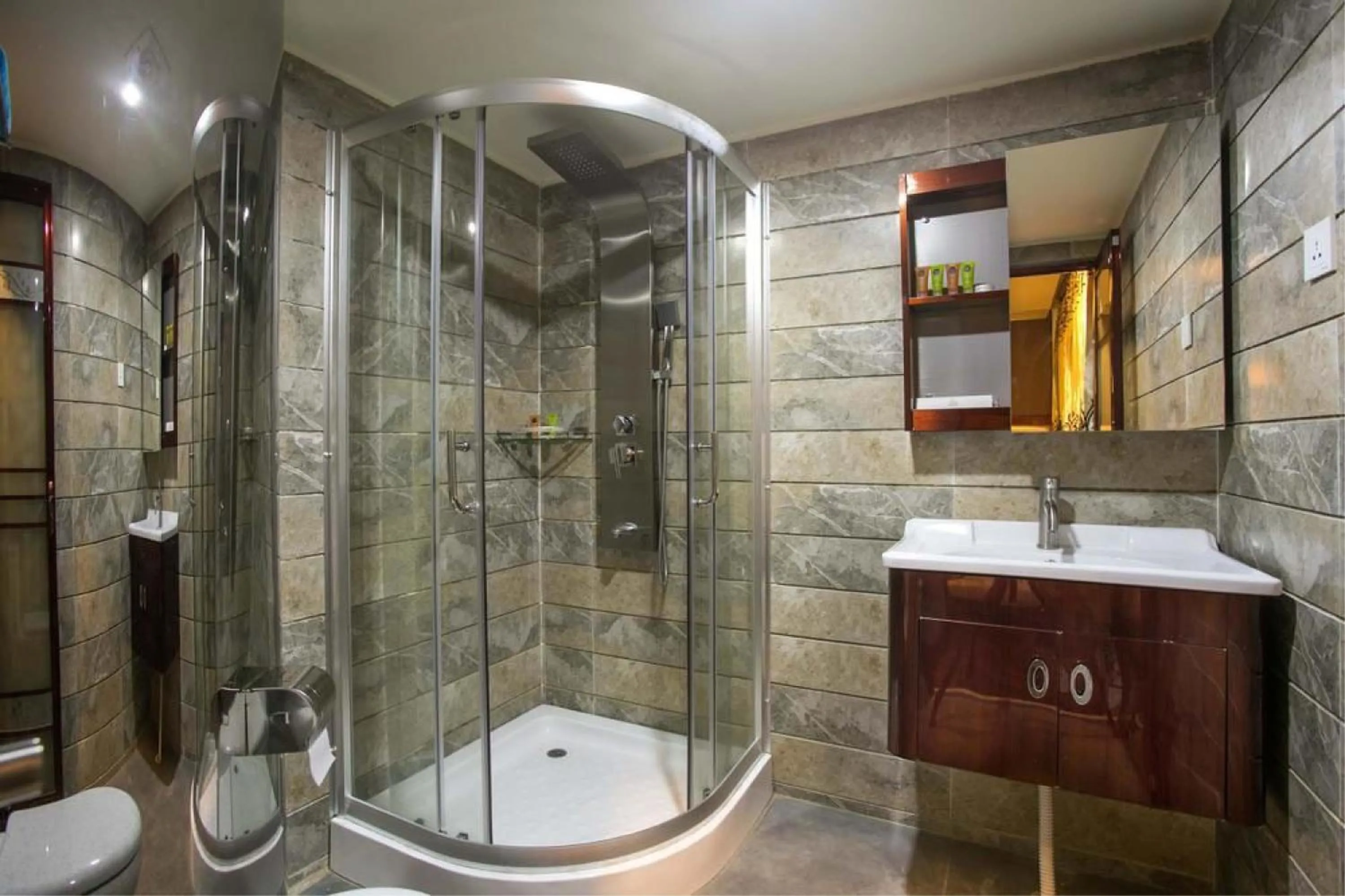 Bathroom in Hotel Noorjahan Grand