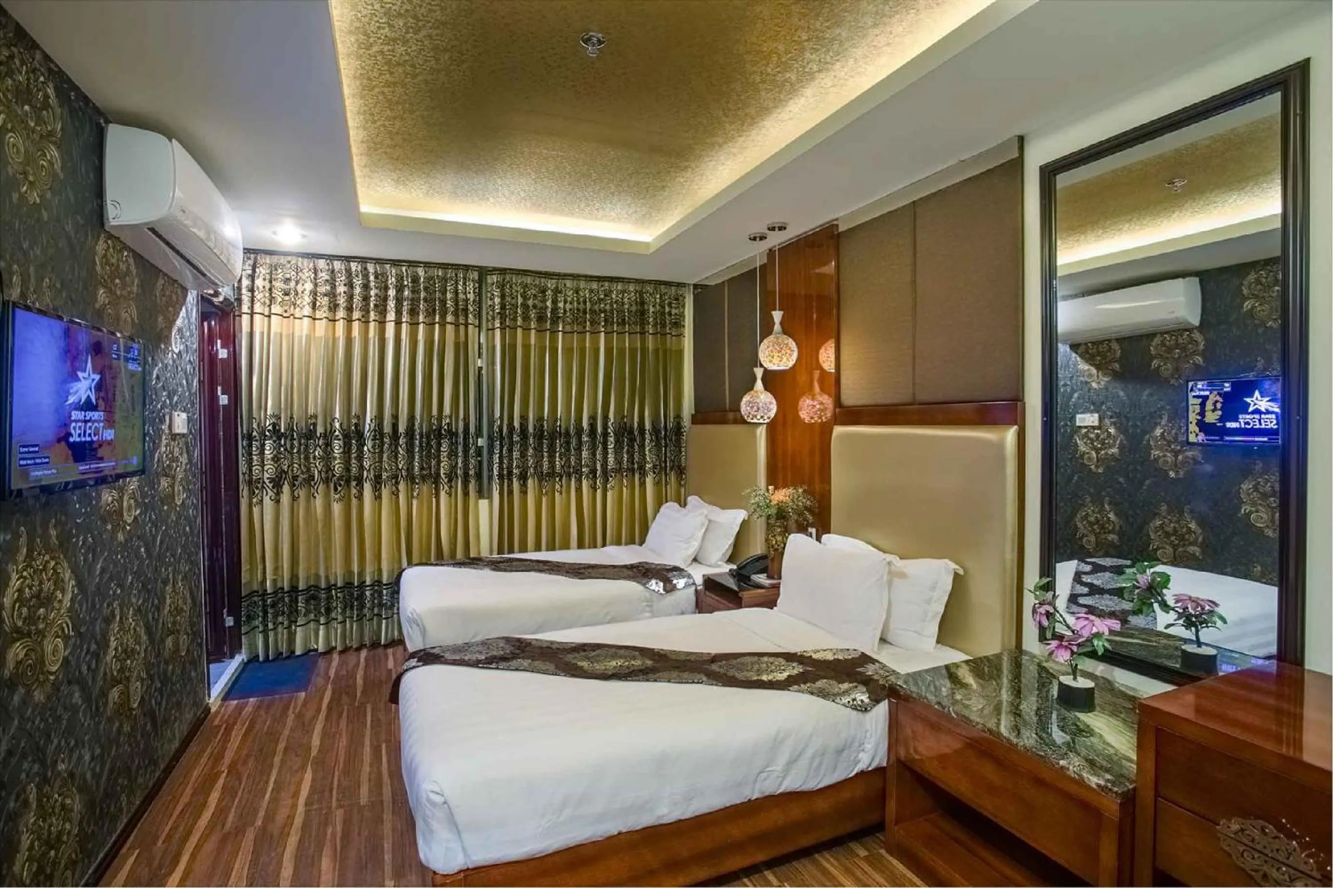 Living room, Bed in Hotel Noorjahan Grand