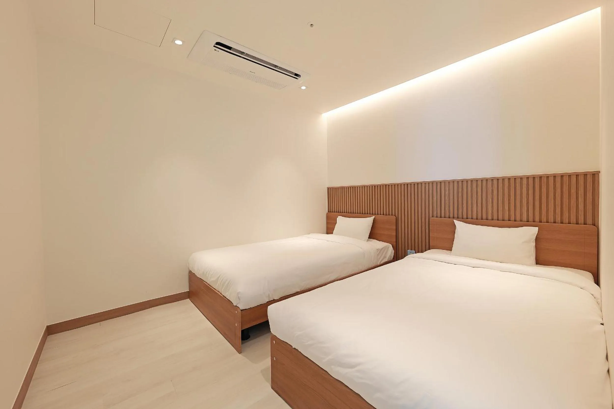 Bed in Ocean 2 You Resort Seorak Beach Hotel & Condo