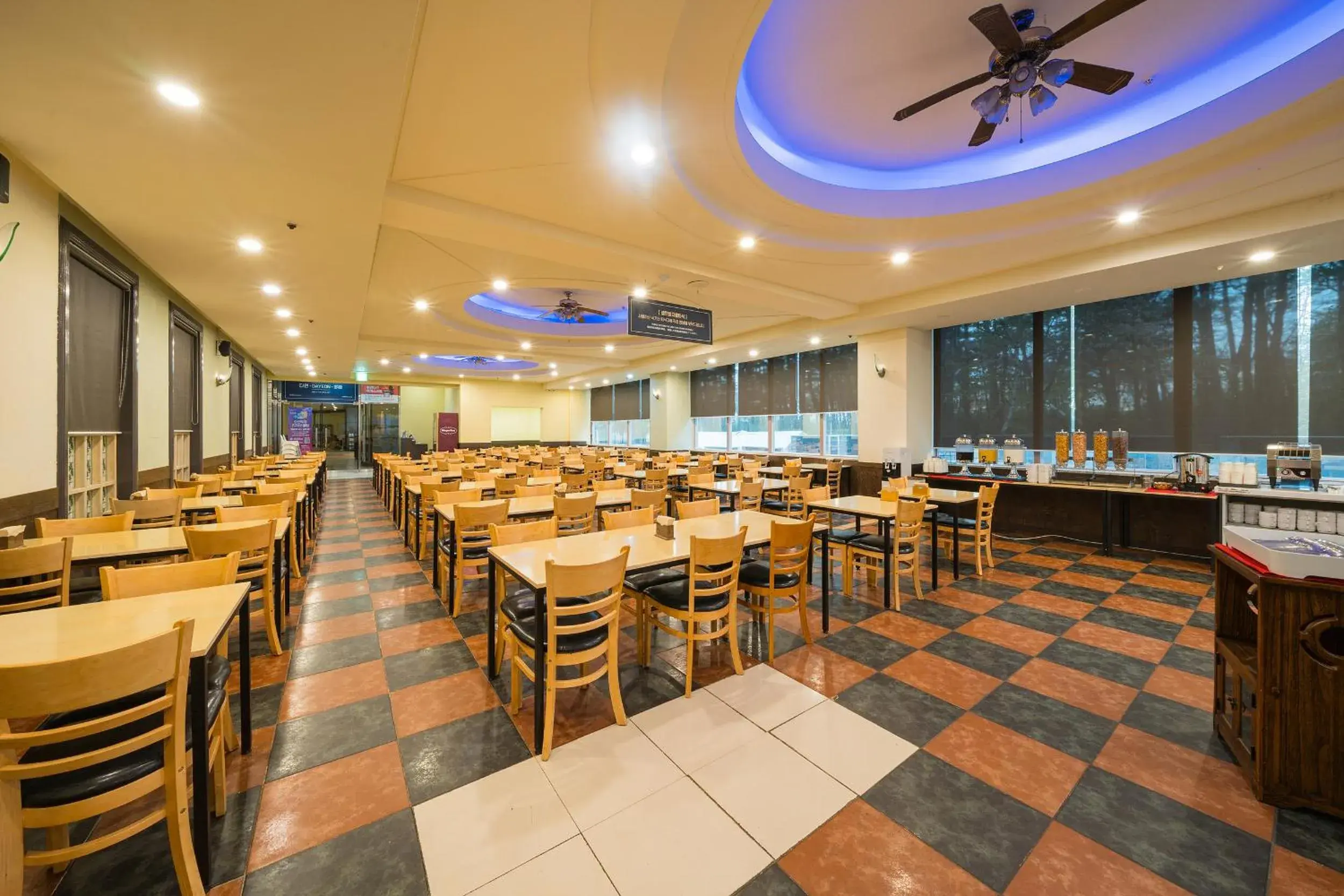 Buffet breakfast, Restaurant/Places to Eat in Ocean 2 You Resort Seorak Beach Hotel & Condo Buffet breakfast, Restaurant/Places to Eat in Ocean 2 You Resort Seorak Beach Hotel & Condo