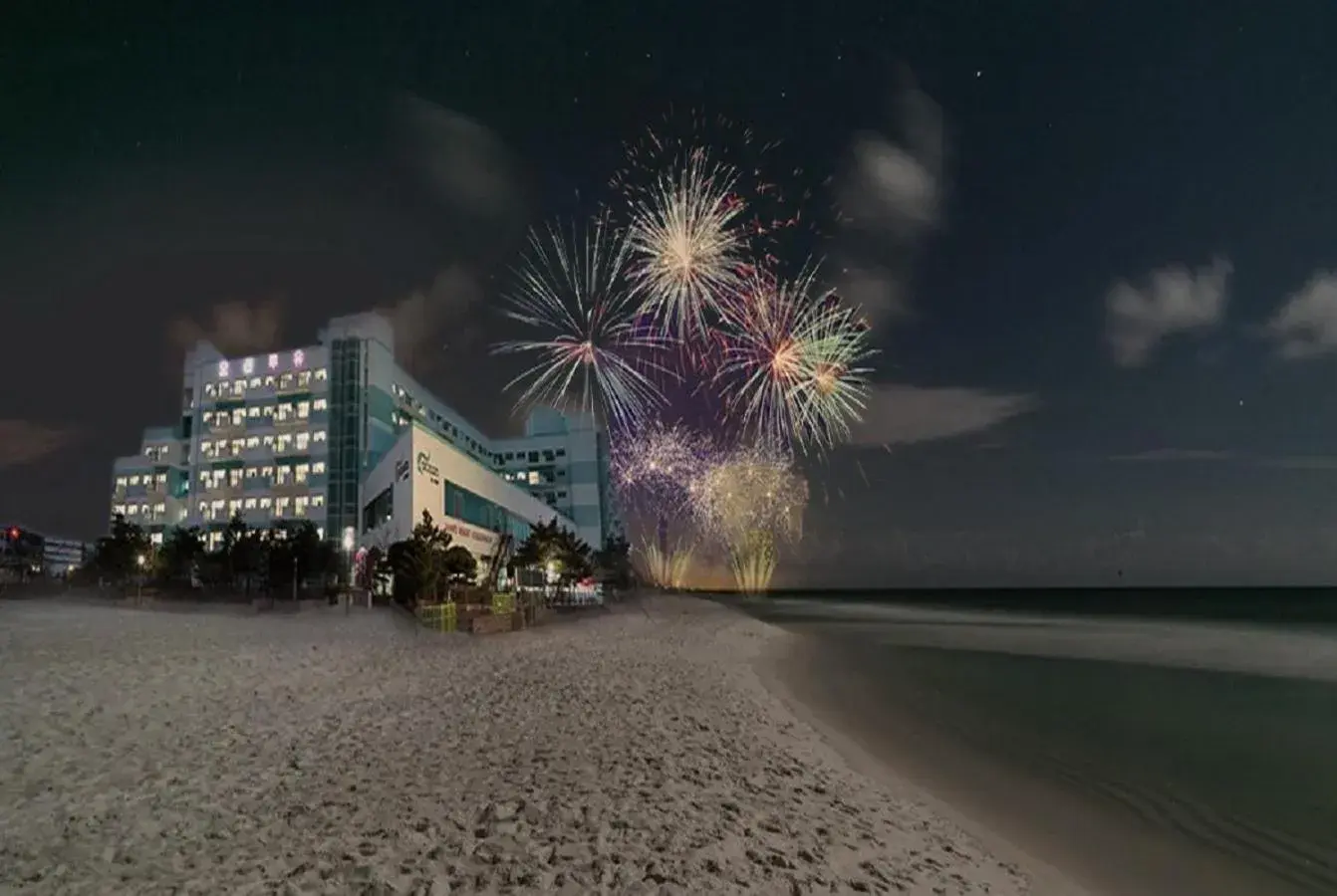 Property Building in Ocean 2 You Resort Seorak Beach Hotel & Condo Property Building in Ocean 2 You Resort Seorak Beach Hotel & Condo