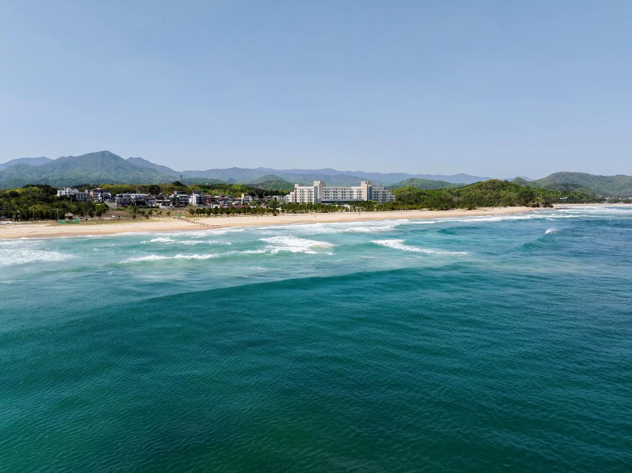 Property building in Ocean 2 You Resort Seorak Beach Hotel & Condo Property building in Ocean 2 You Resort Seorak Beach Hotel & Condo