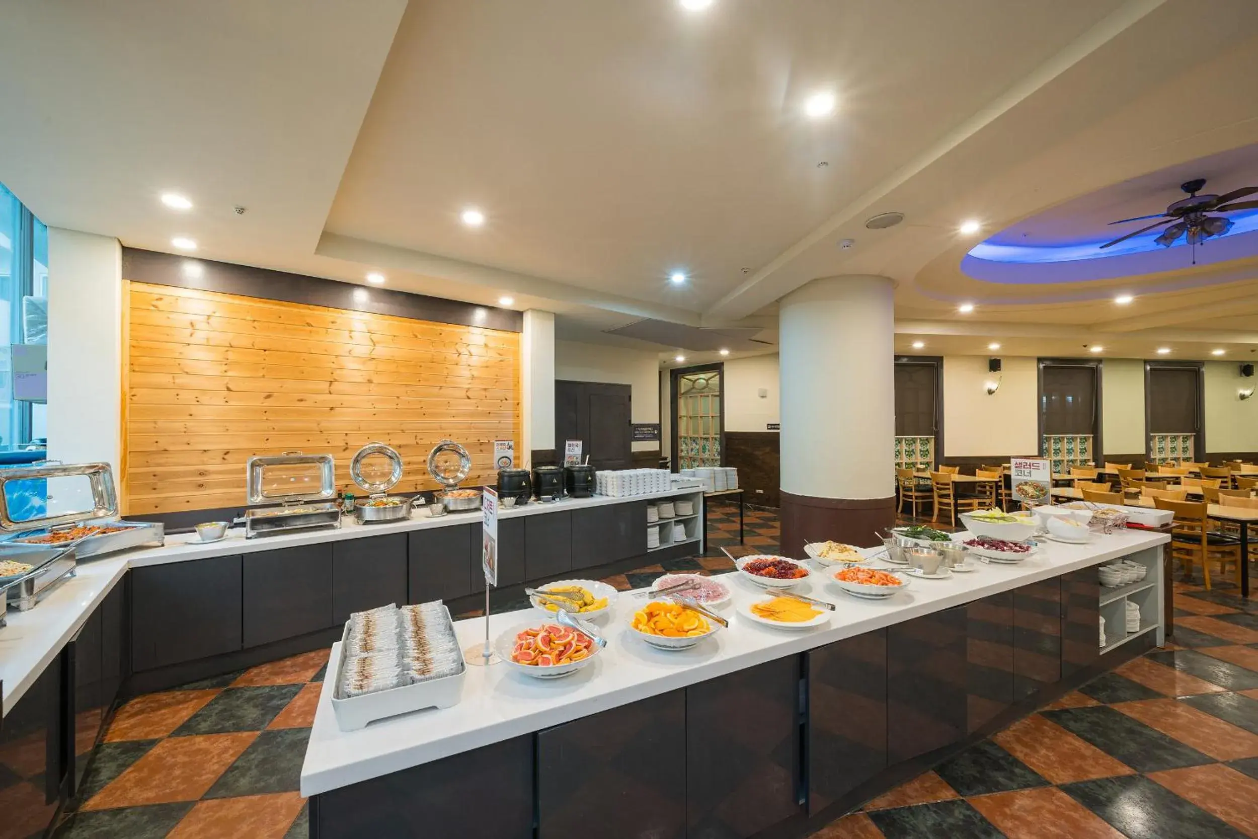 Buffet breakfast, Restaurant/Places to Eat in Ocean 2 You Resort Seorak Beach Hotel & Condo Buffet breakfast, Restaurant/Places to Eat in Ocean 2 You Resort Seorak Beach Hotel & Condo