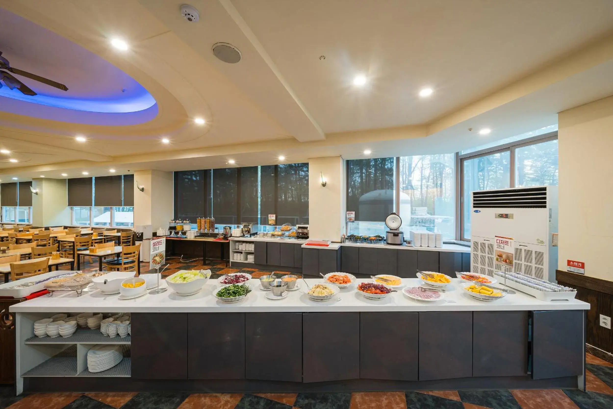 Buffet breakfast, Restaurant/Places to Eat in Ocean 2 You Resort Seorak Beach Hotel & Condo Buffet breakfast, Restaurant/Places to Eat in Ocean 2 You Resort Seorak Beach Hotel & Condo
