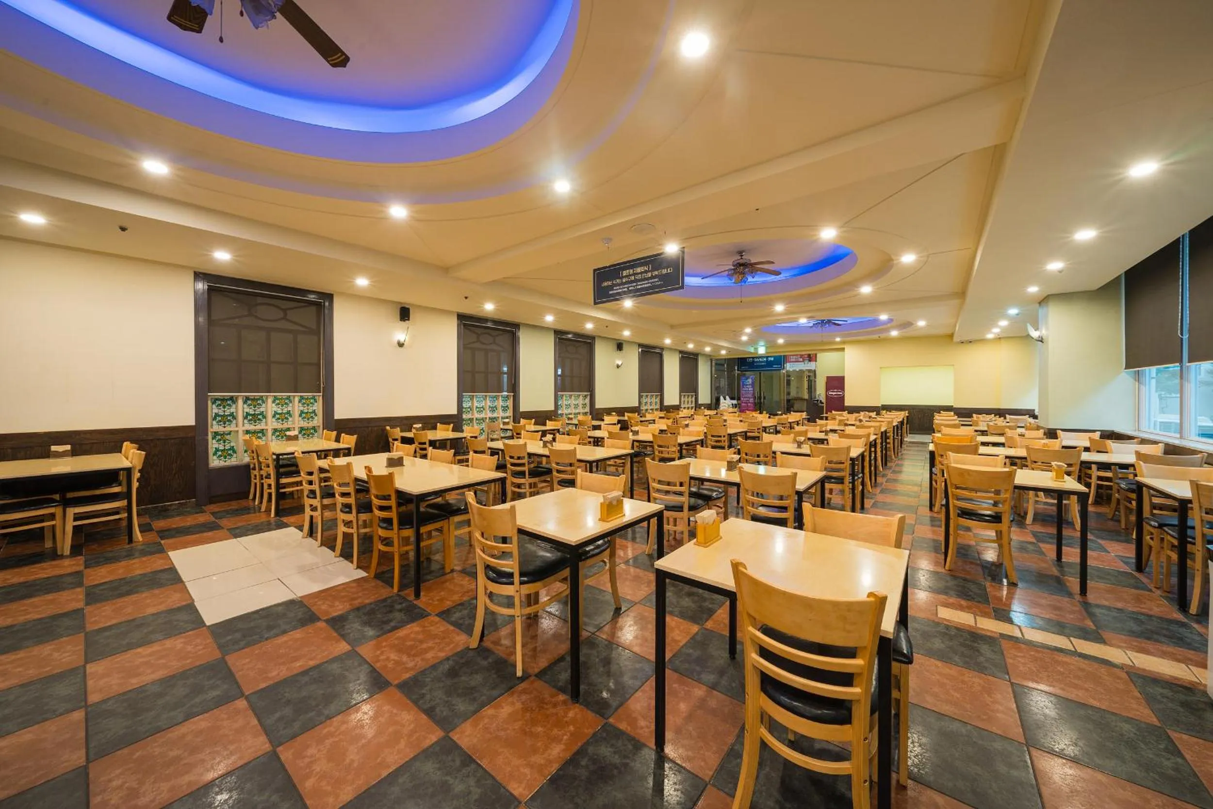 Buffet breakfast, Restaurant/Places to Eat in Ocean 2 You Resort Seorak Beach Hotel & Condo