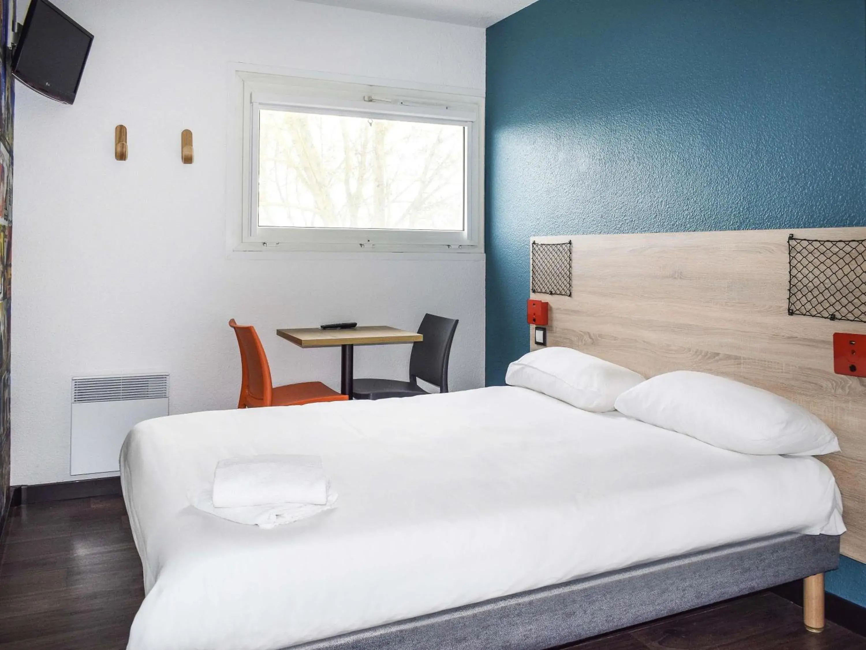 Cabrio Twin Room with Bathroom in HotelF1 Bourges Le Subdray Cabrio Twin Room with Bathroom in HotelF1 Bourges Le Subdray