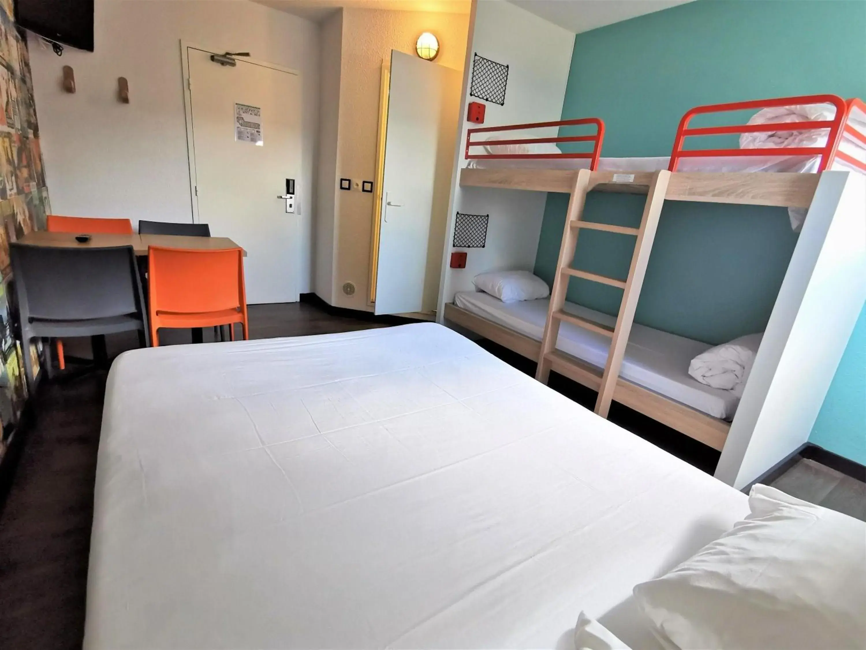 Bedroom, Bed in HotelF1 Bourges Le Subdray Bedroom, Bed in HotelF1 Bourges Le Subdray