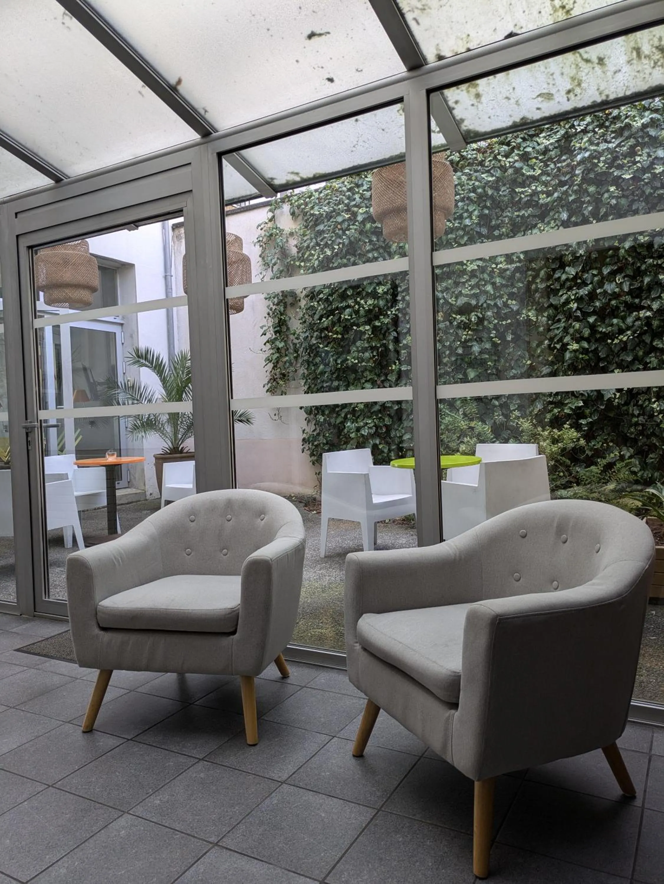 Patio in Hotel de la Gare Brest