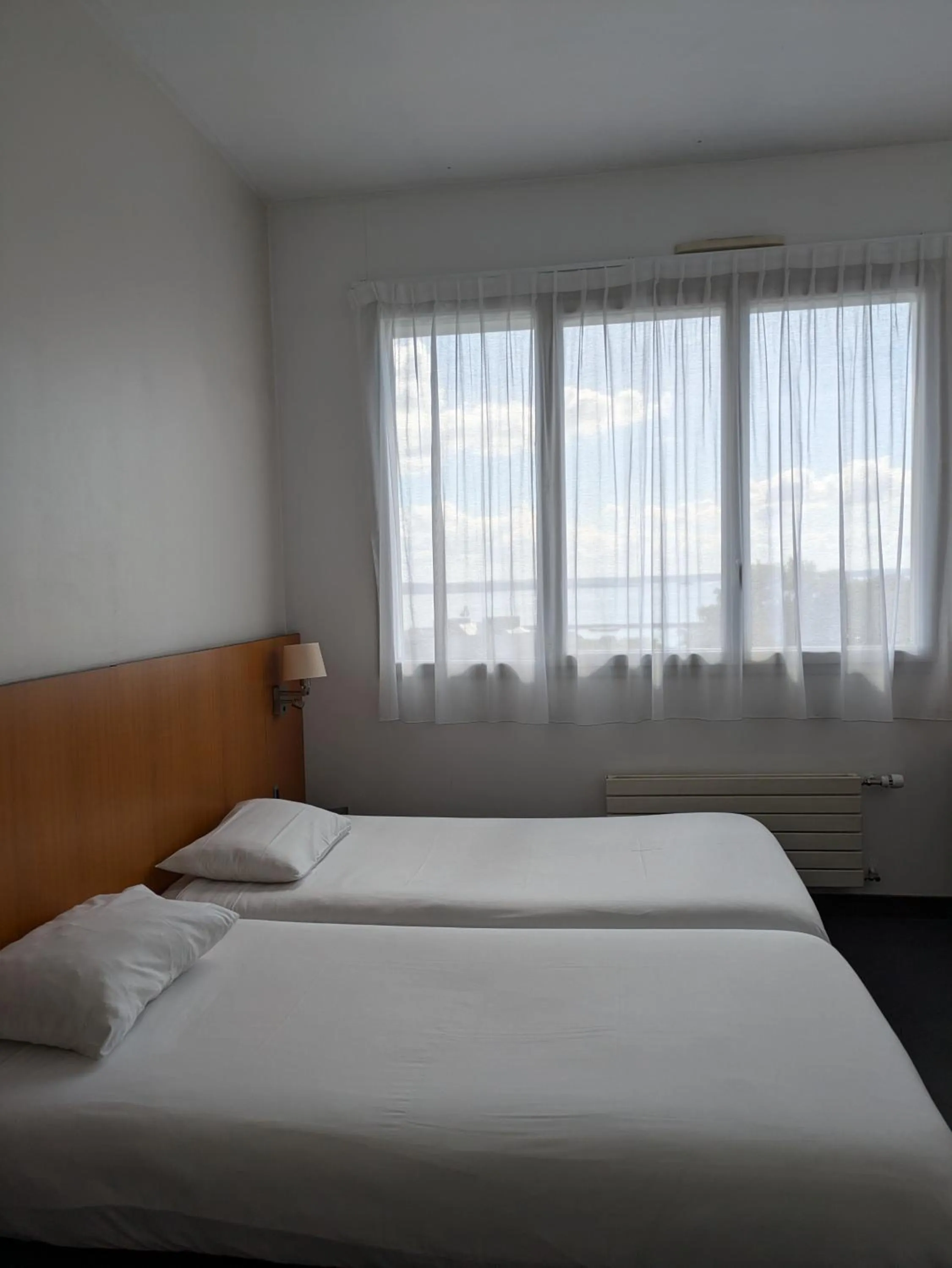 Bed in Hotel de la Gare Brest