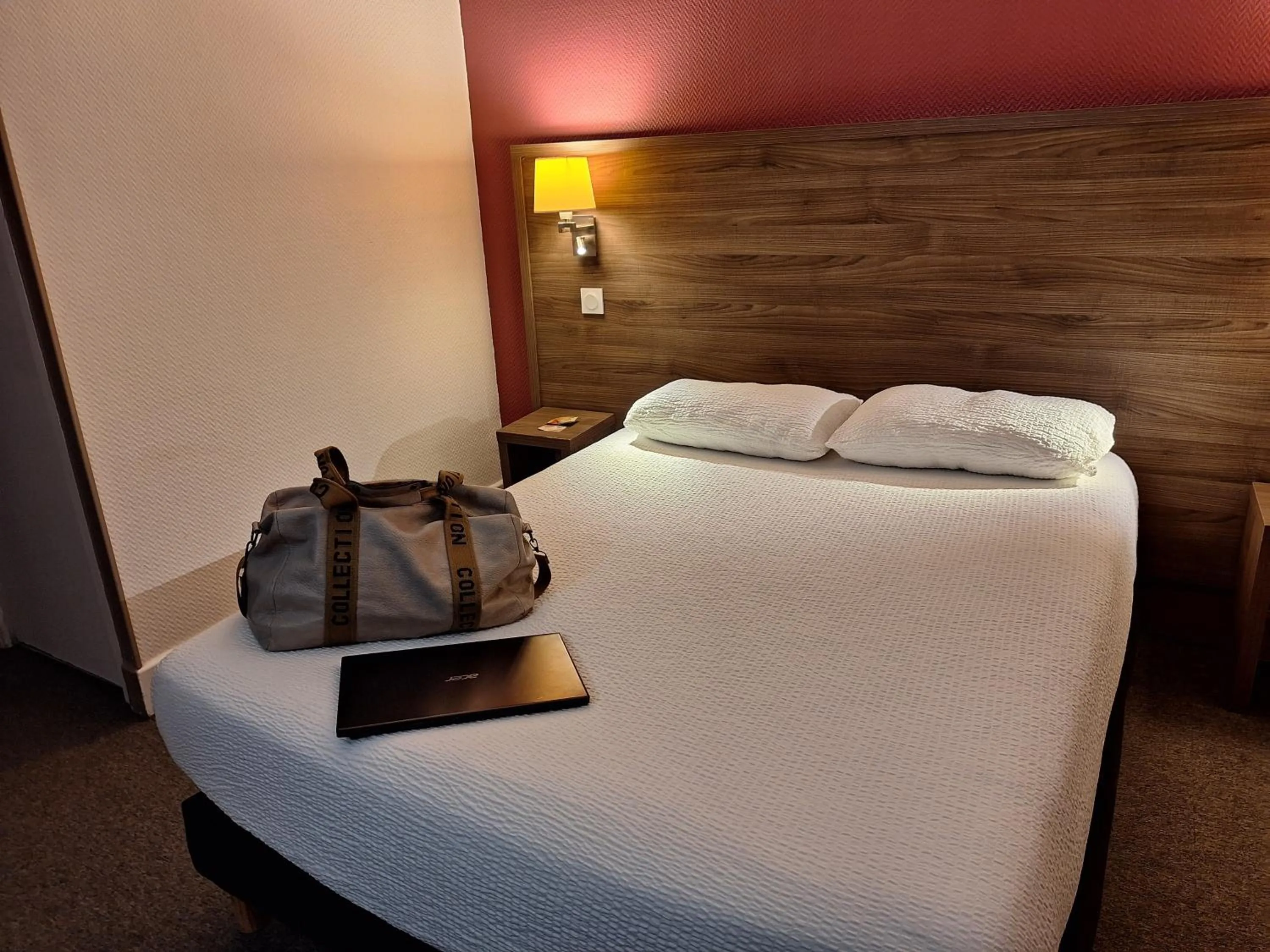 Bed in Hotel de la Gare Brest