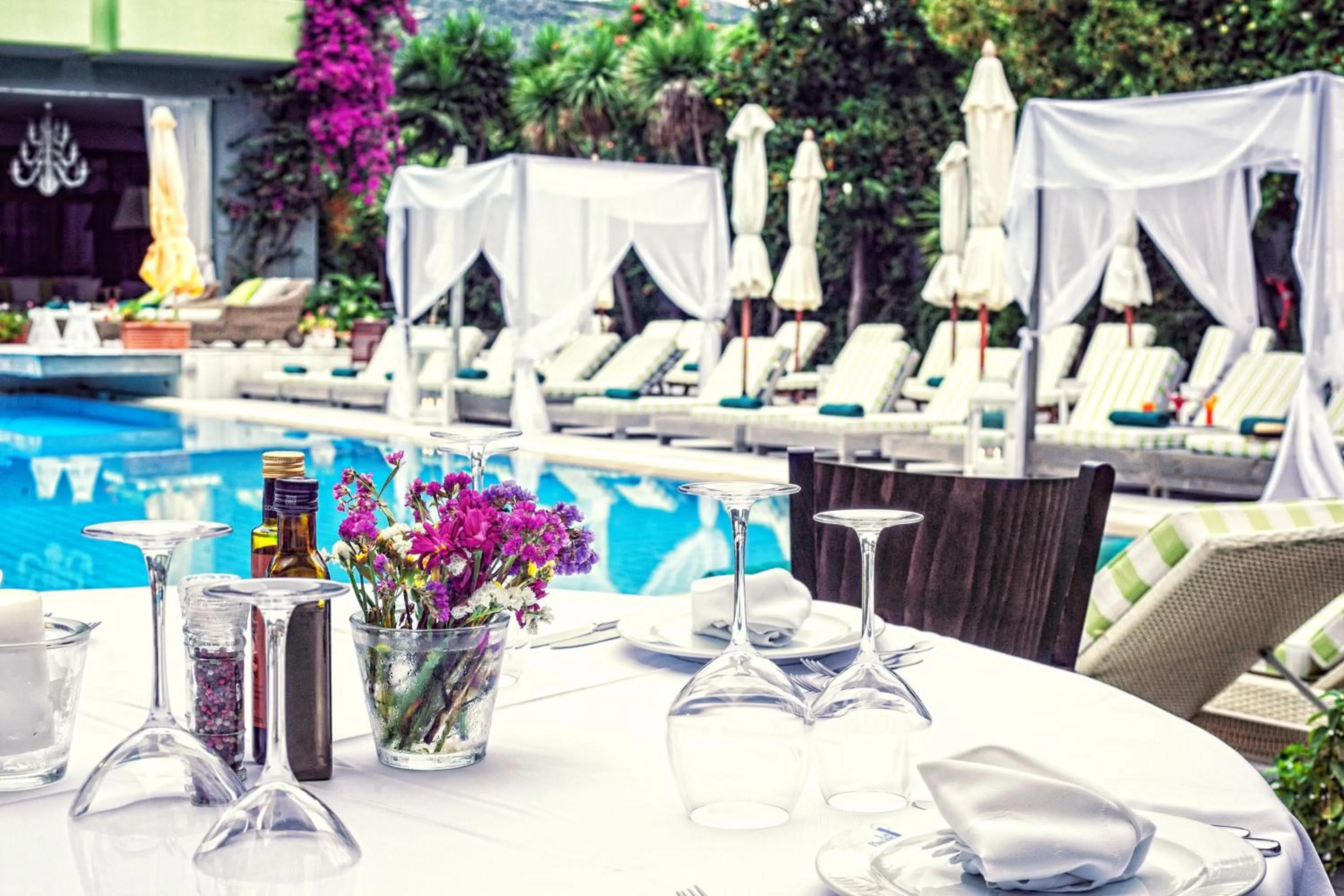 Restaurant/places to eat in La Piscine Art Hotel, Philian Hotels and Resorts