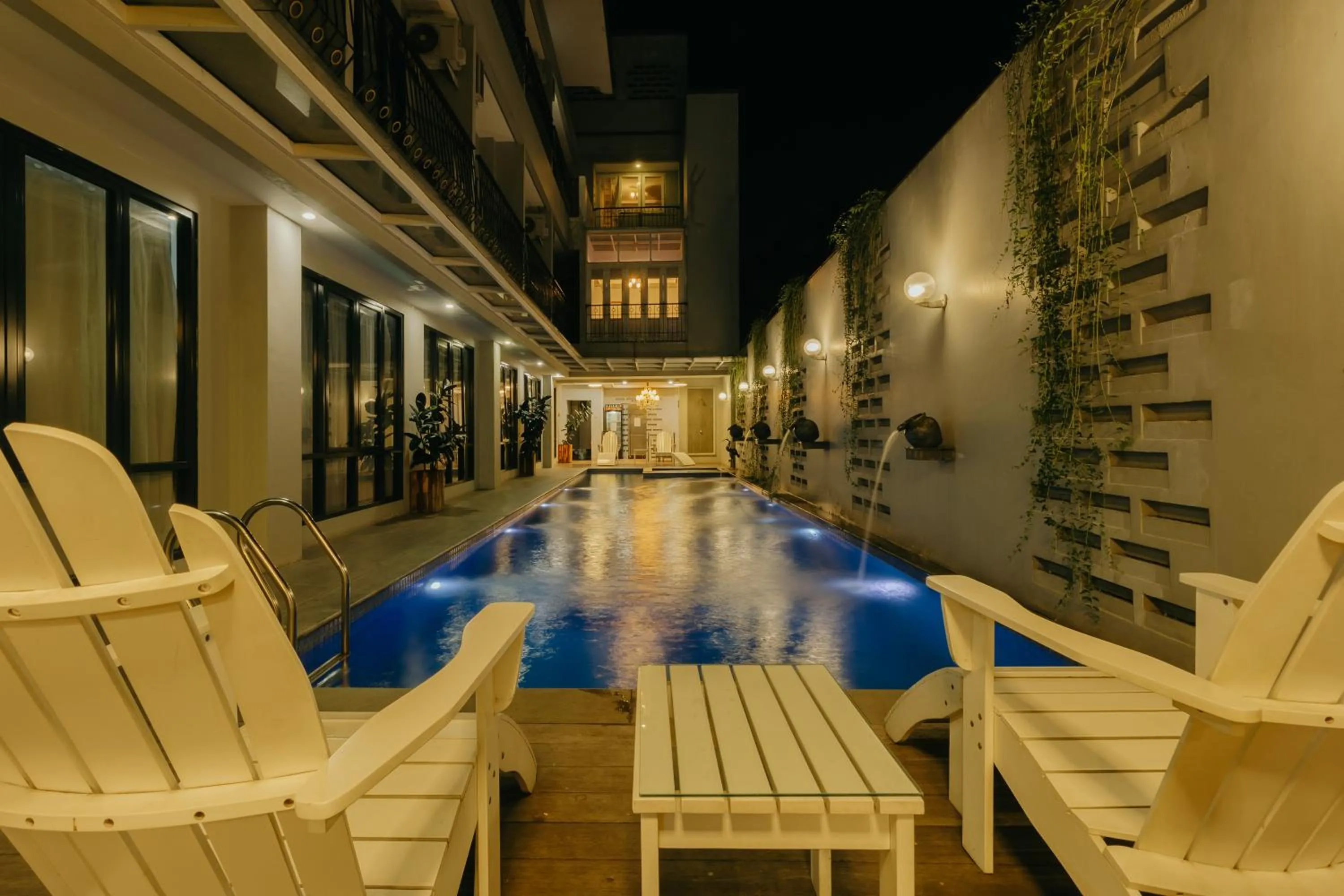 Swimming pool in Urbanest Inn House TB Simatupang