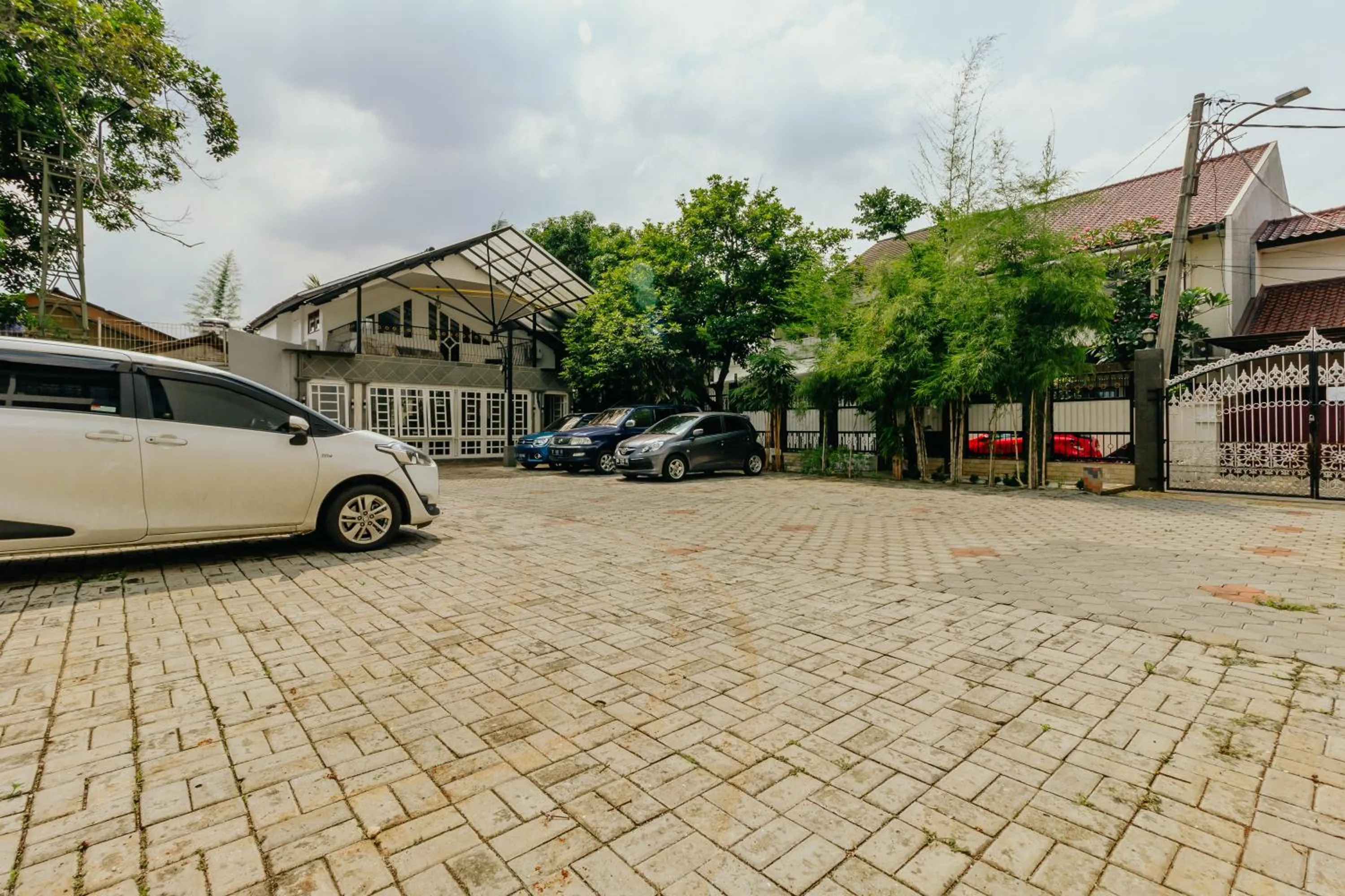 Property building in Urbanest Inn House TB Simatupang