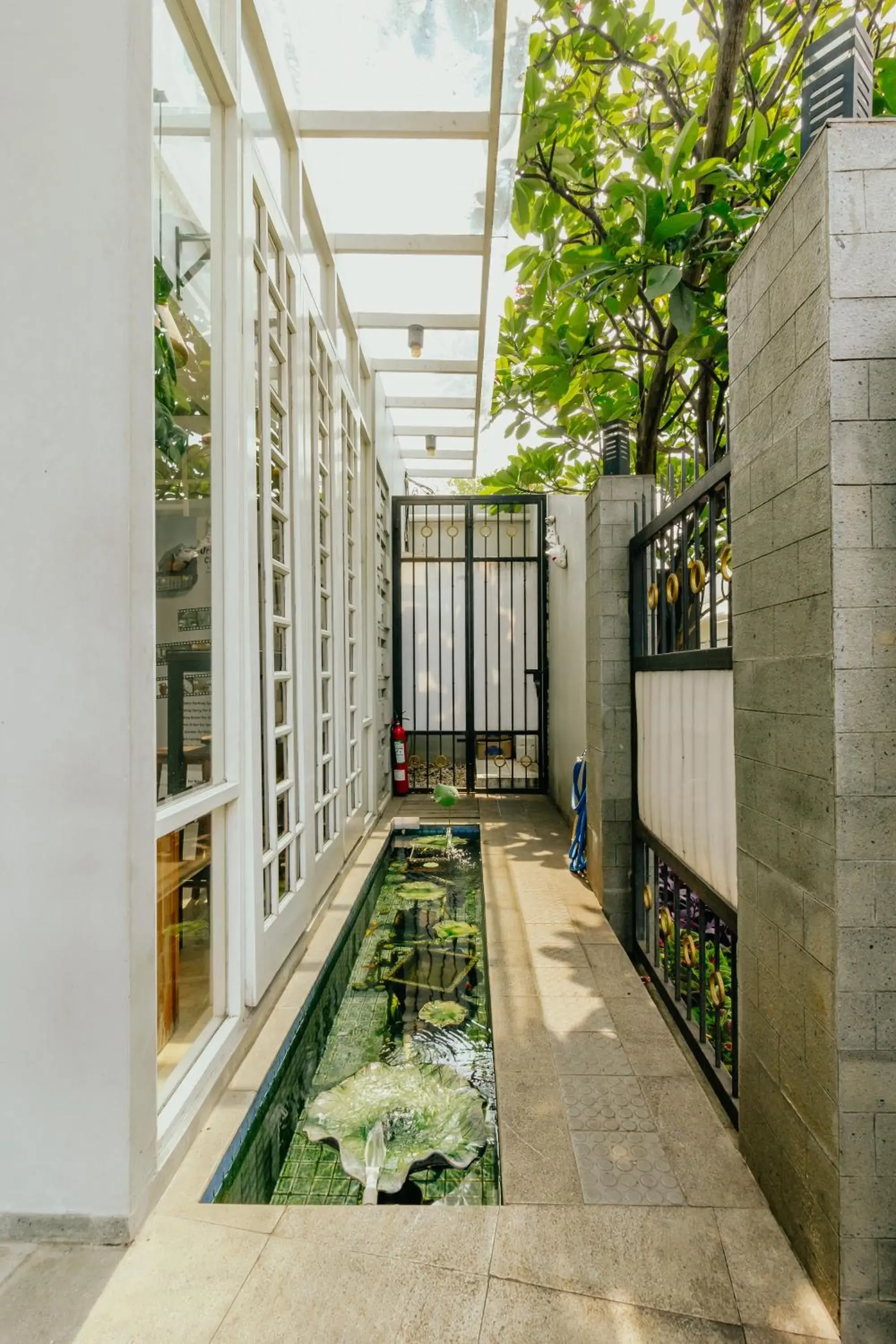 Facade/entrance in Urbanest Inn House TB Simatupang Facade/entrance in Urbanest Inn House TB Simatupang