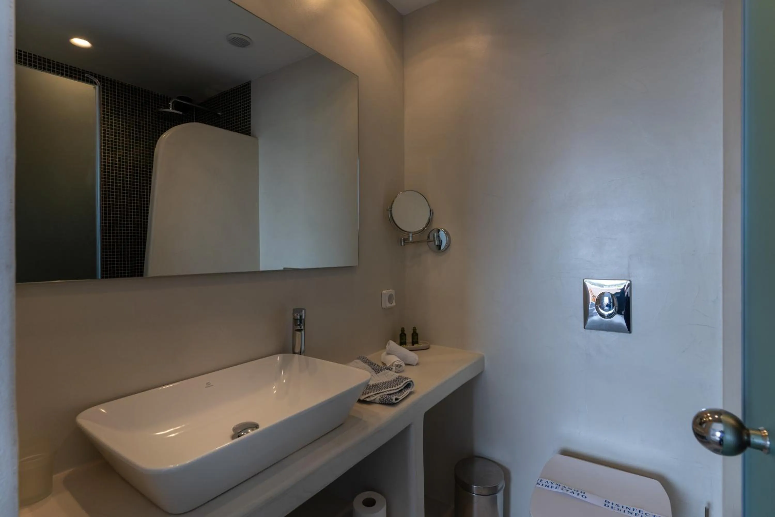 Bathroom in Anamnesis City Spa