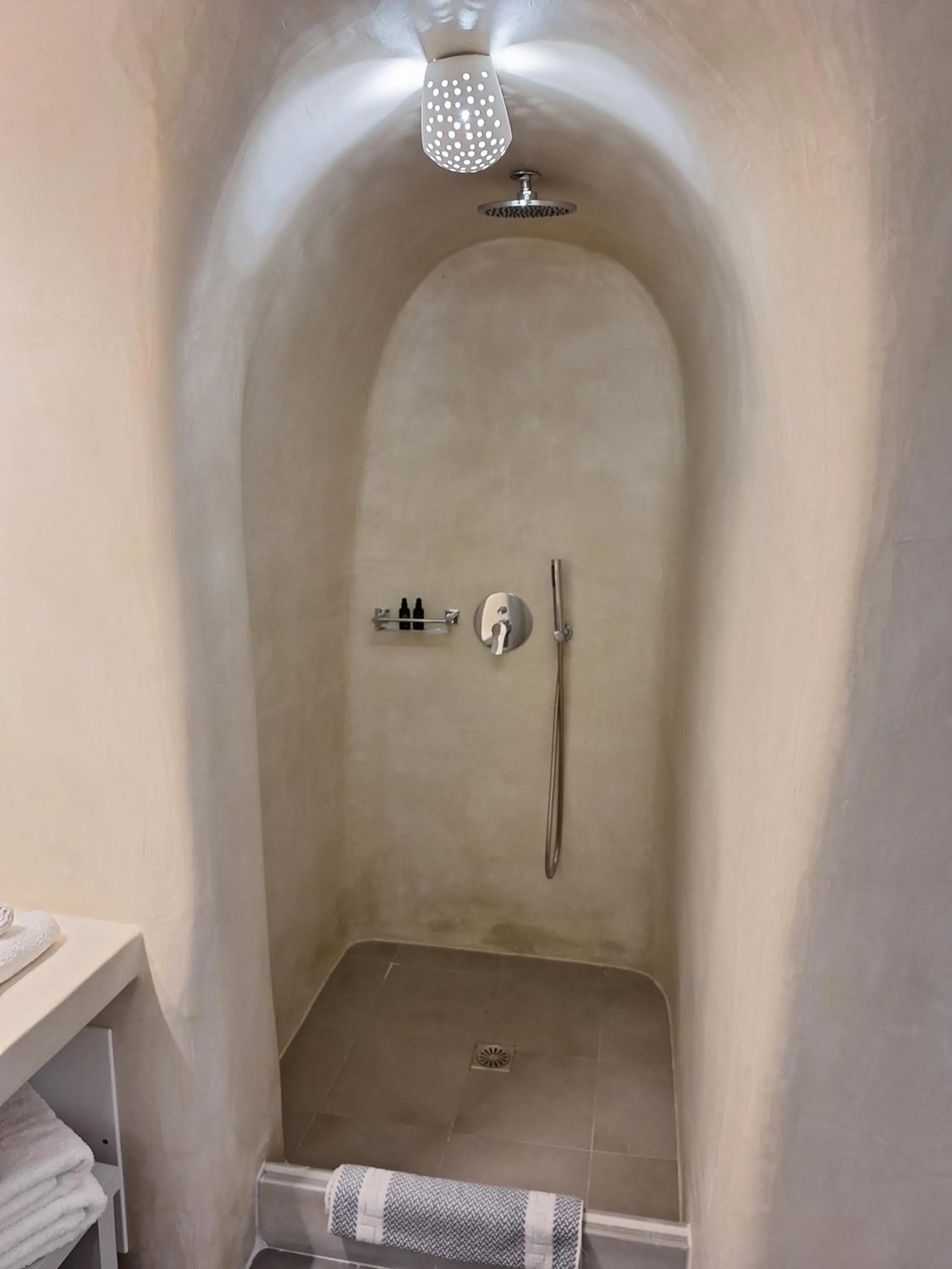 Shower in Anamnesis City Spa