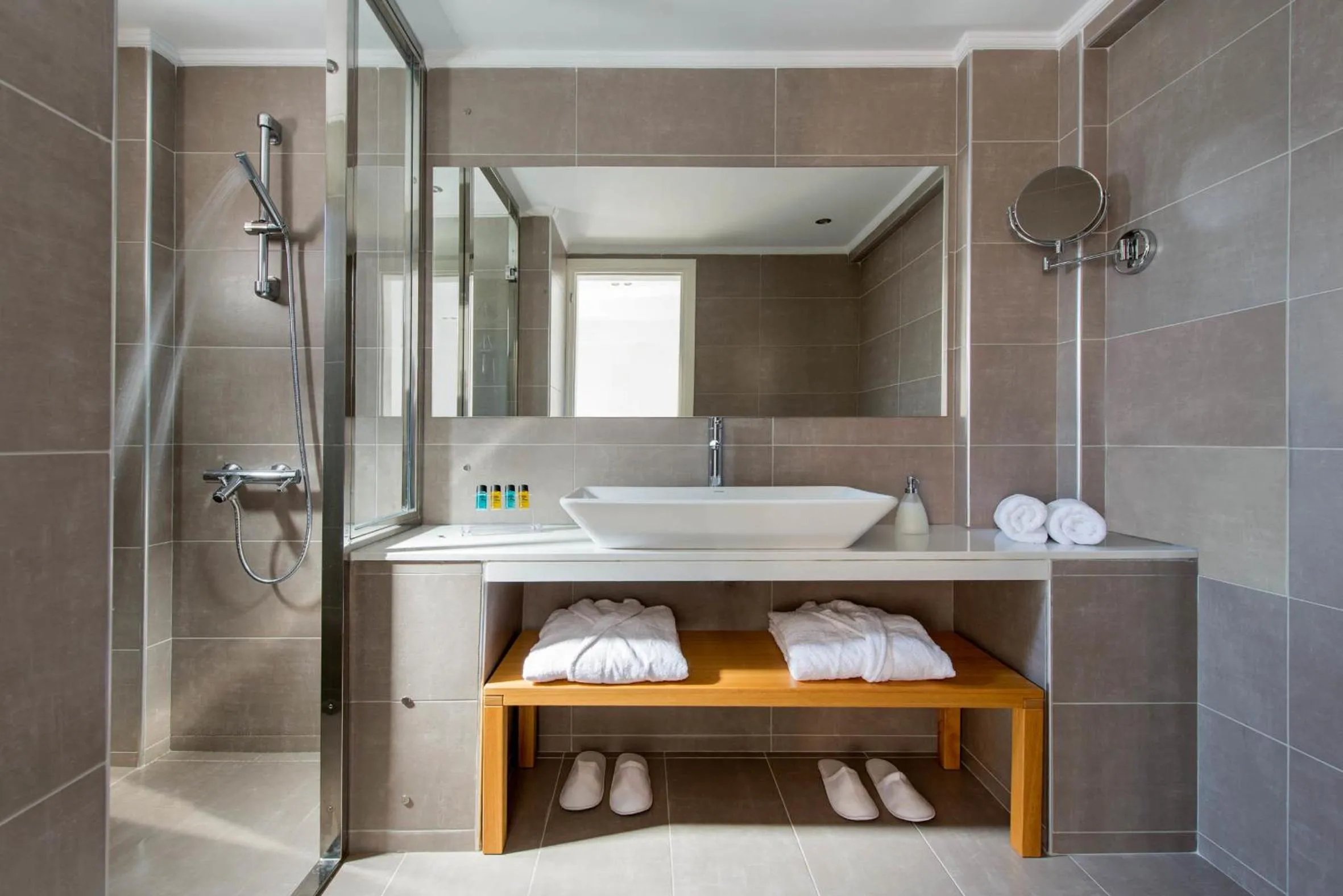 Shower in Anamnesis City Spa