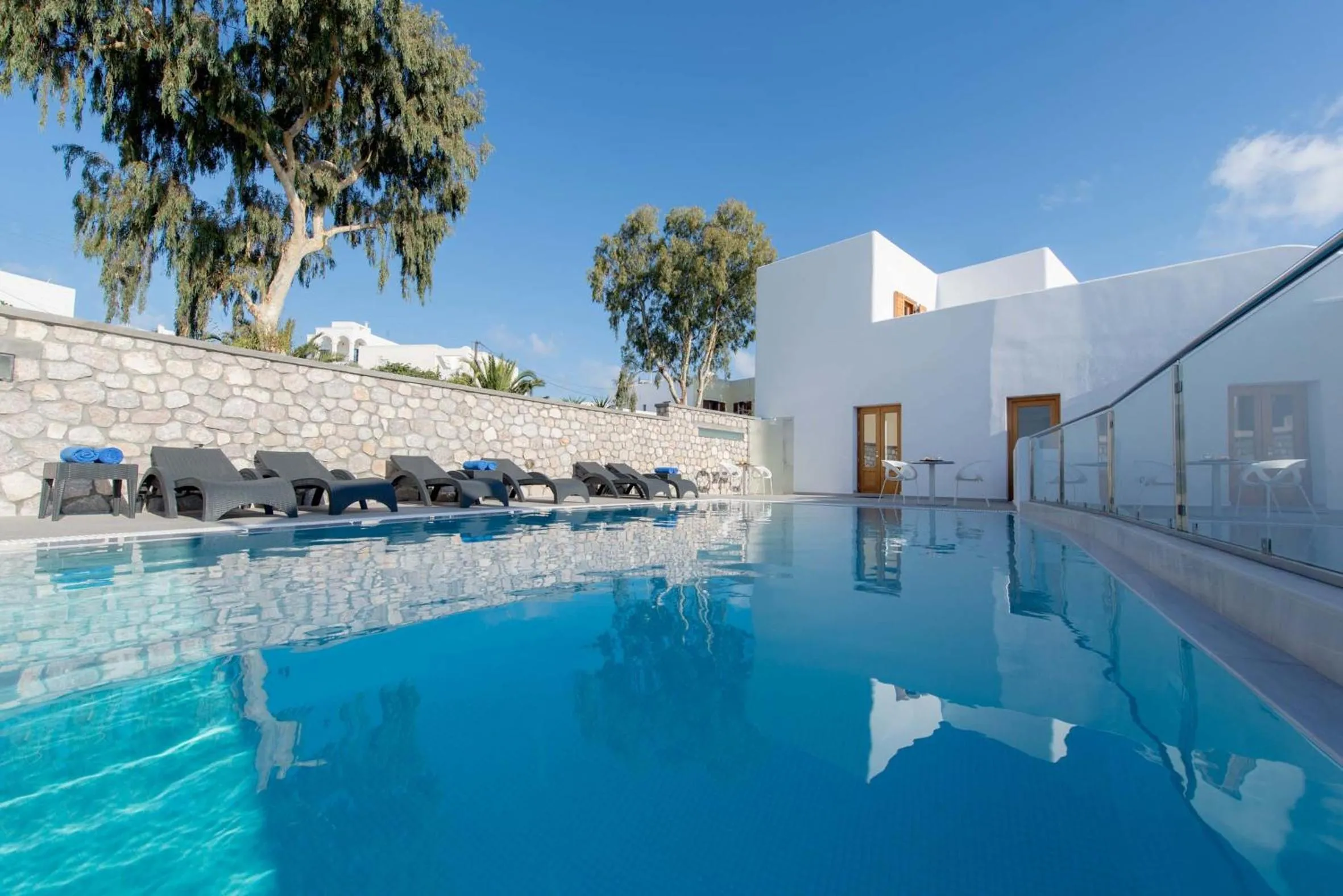 Property building in Anamnesis City Spa