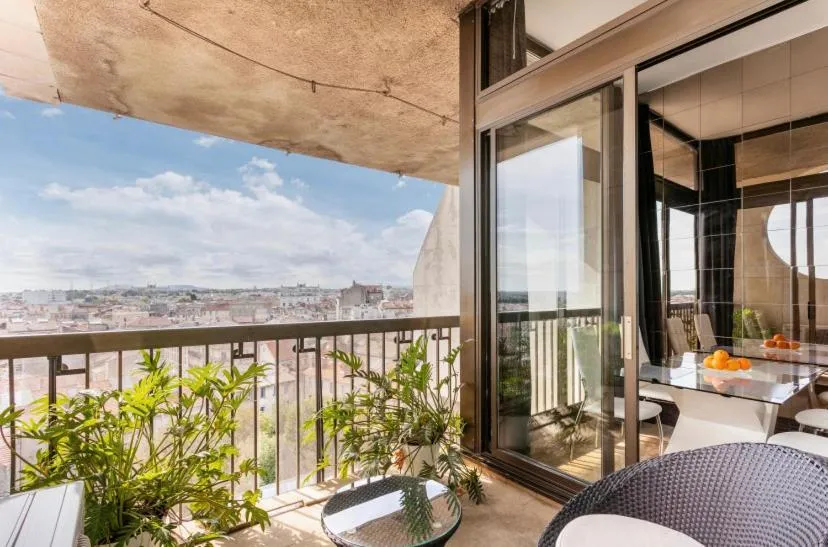 Loft Triangle comedie, Parking free