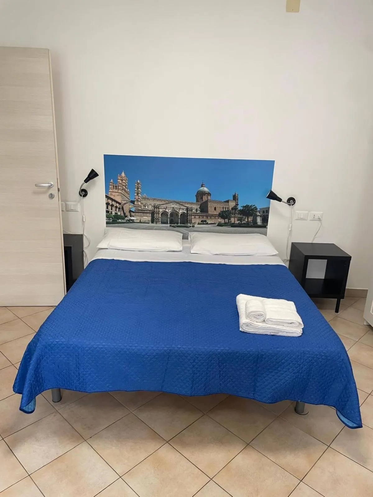 Bedroom, Bed in B&B Into Palermo Rooms vicino al teatro Massimo