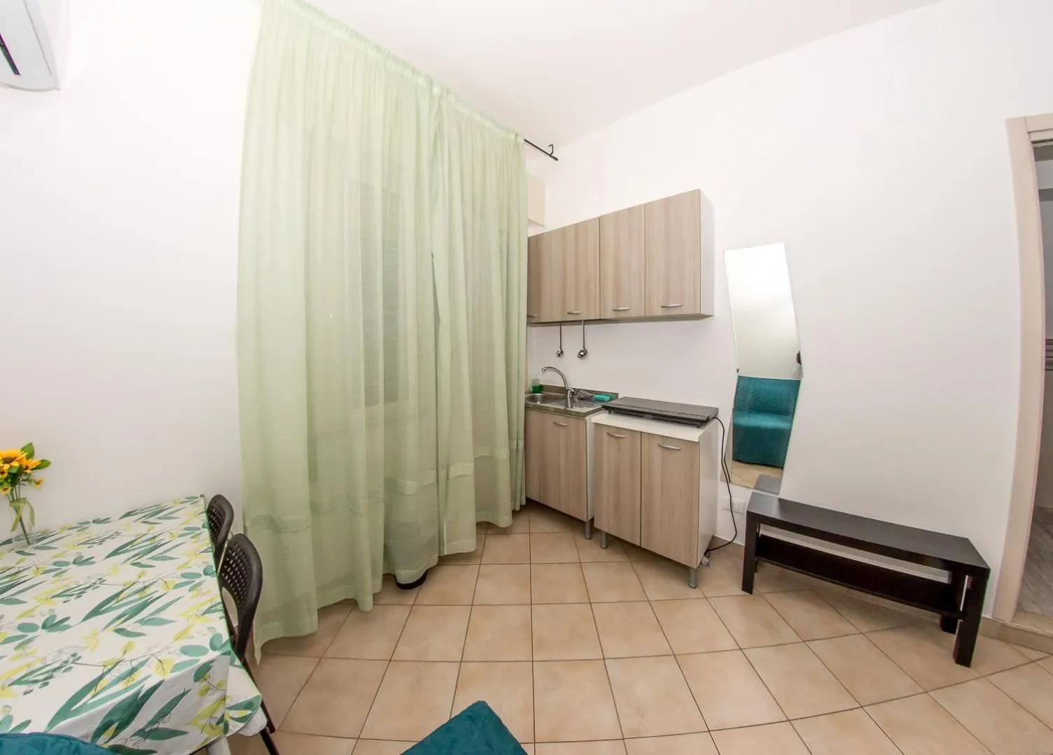 Kitchen or kitchenette, Bed in B&B Into Palermo Rooms vicino al teatro Massimo